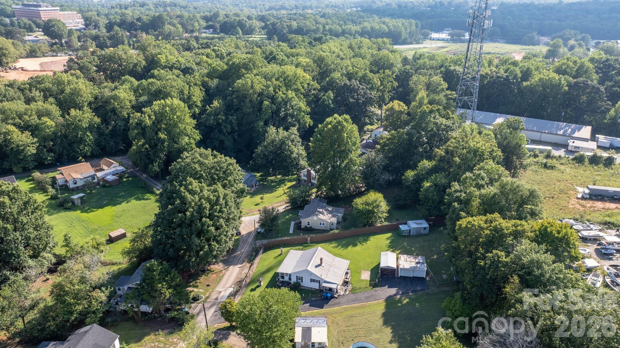 3221 1st Avenue Drive SE — Conover