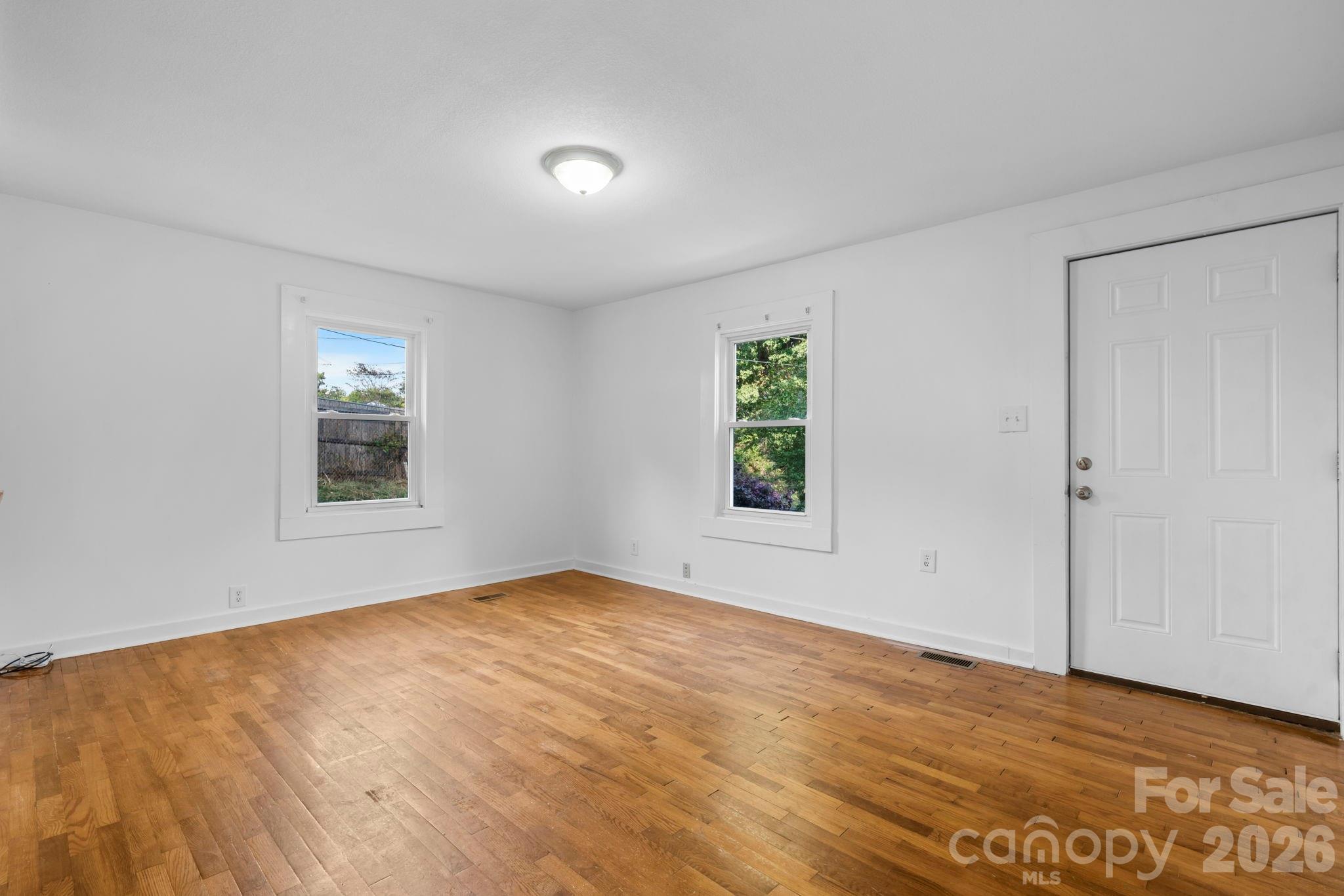 3221 1st Avenue Drive SE — Conover