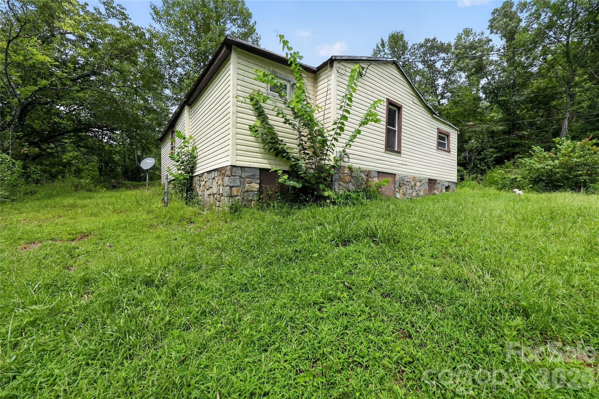 2797 HT Road — Lenoir