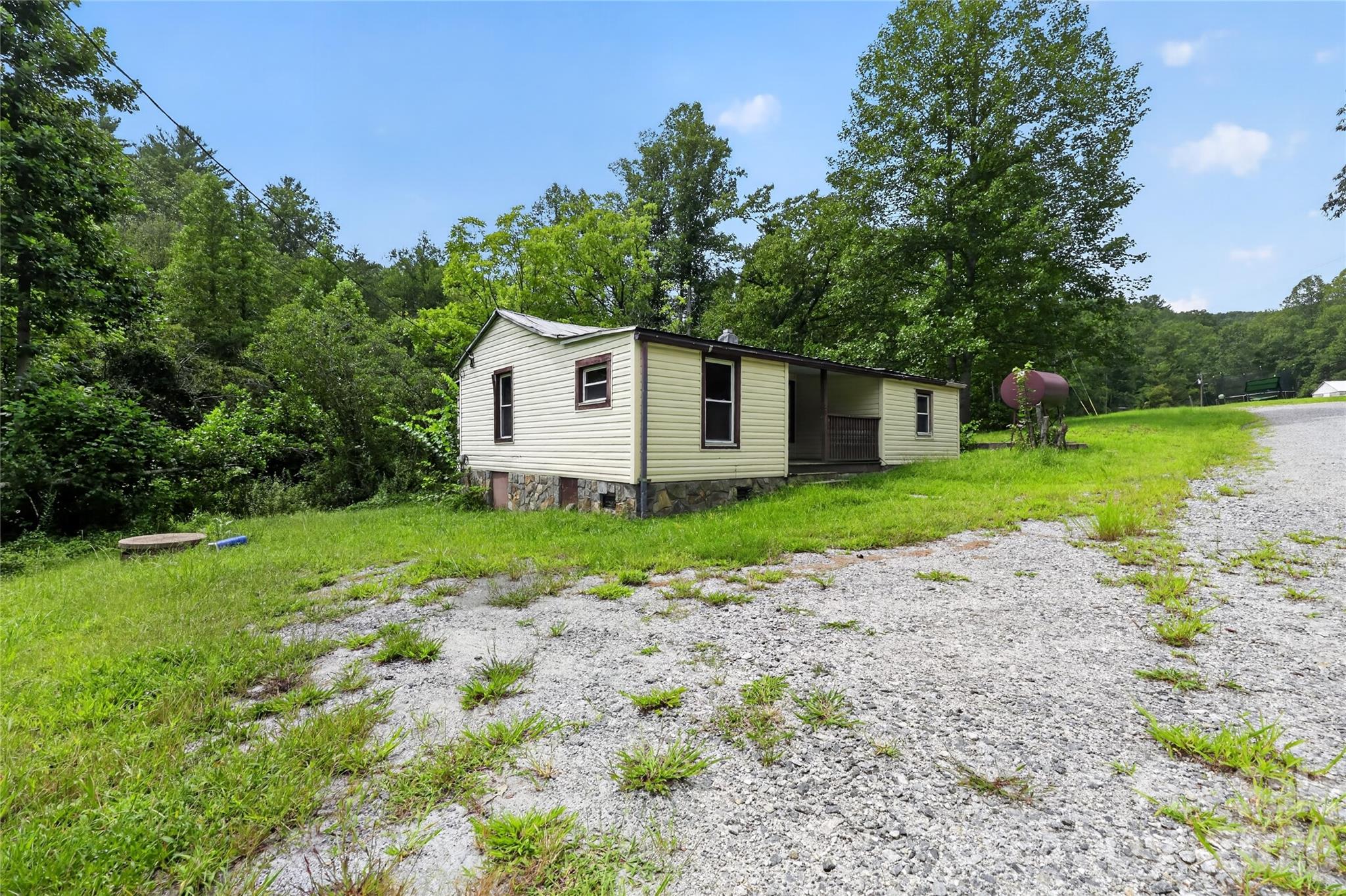 2797 HT Road — Lenoir
