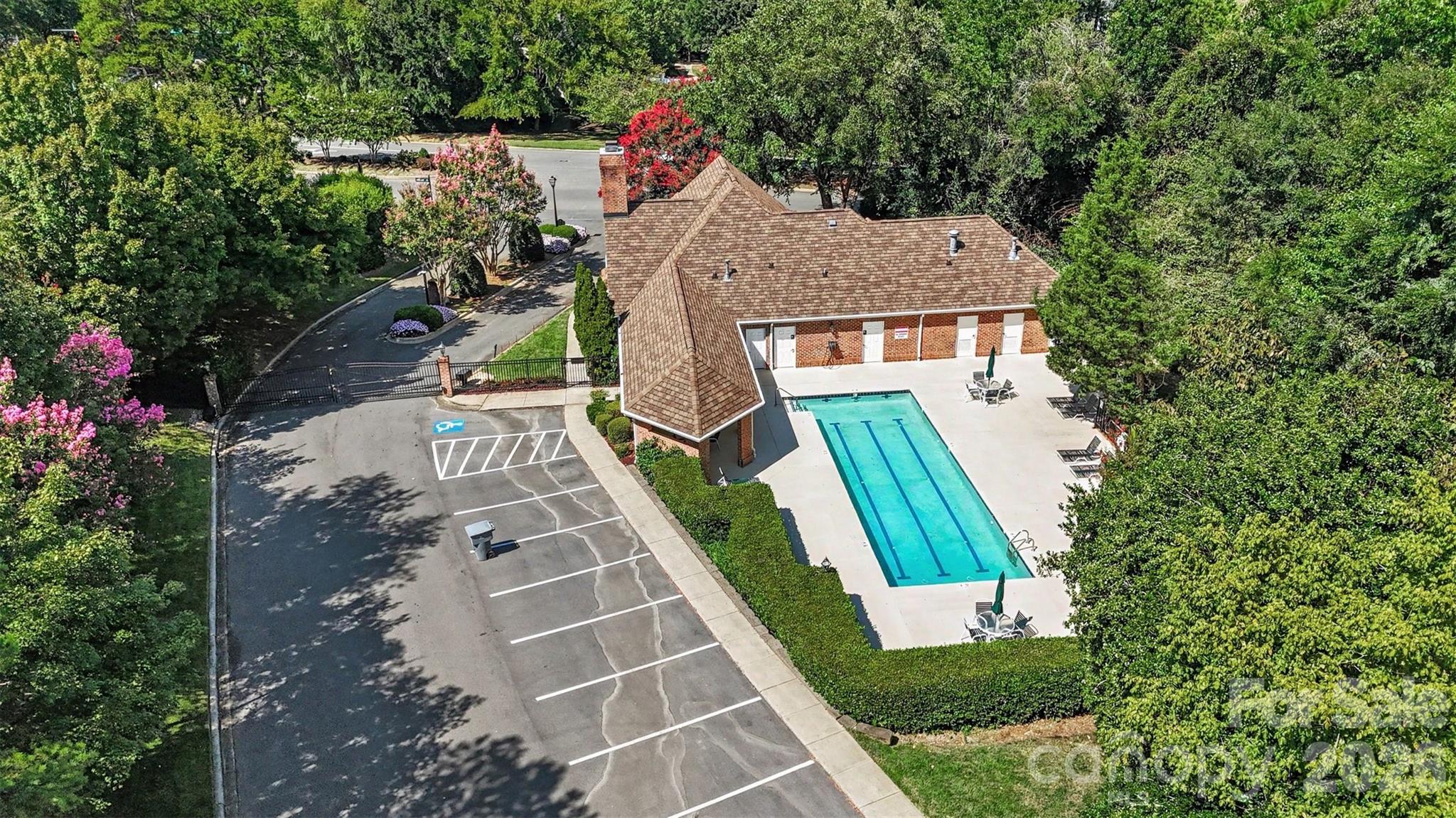 7418 Hurstbourne Green Drive — Charlotte