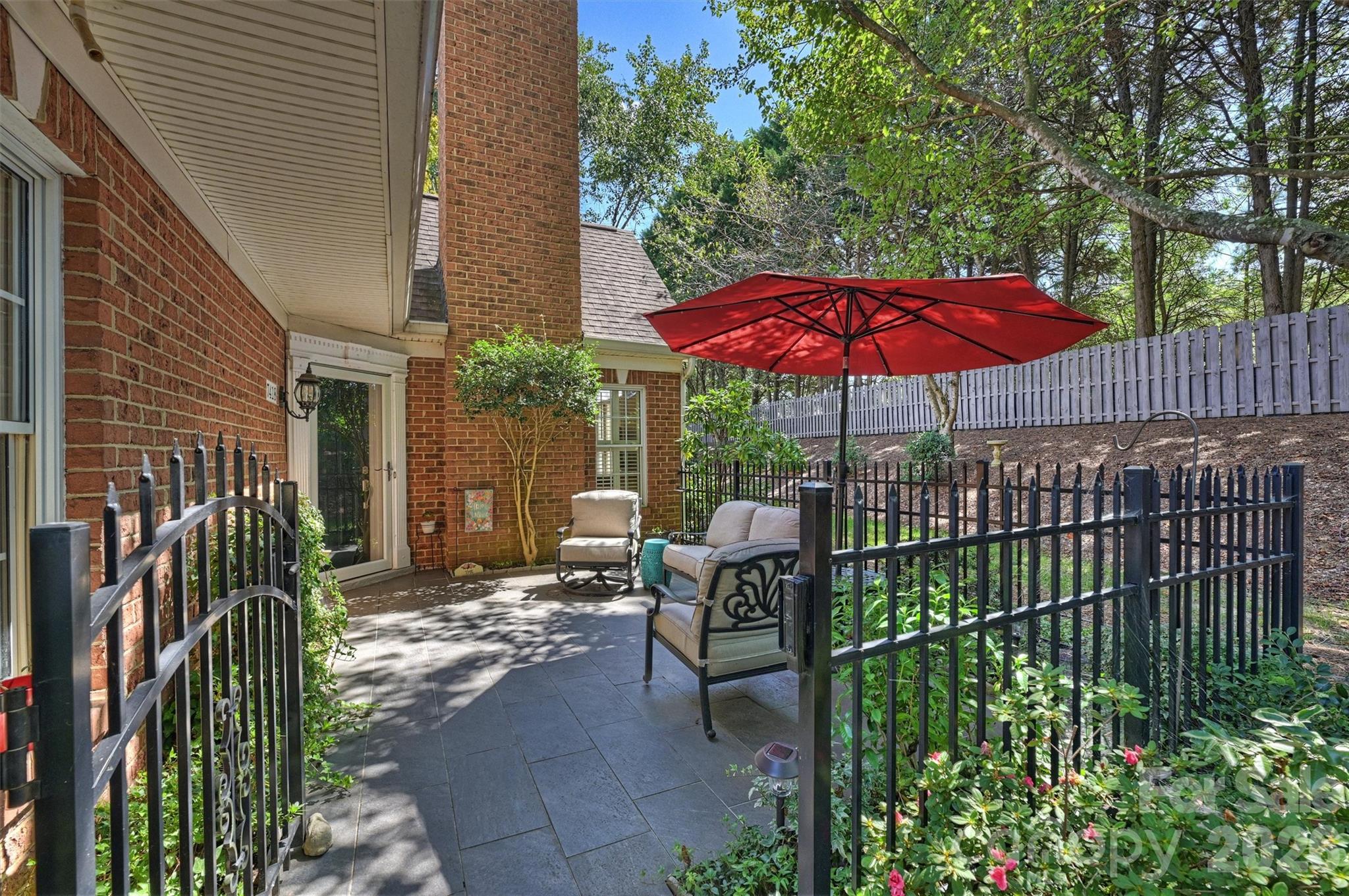 7418 Hurstbourne Green Drive — Charlotte