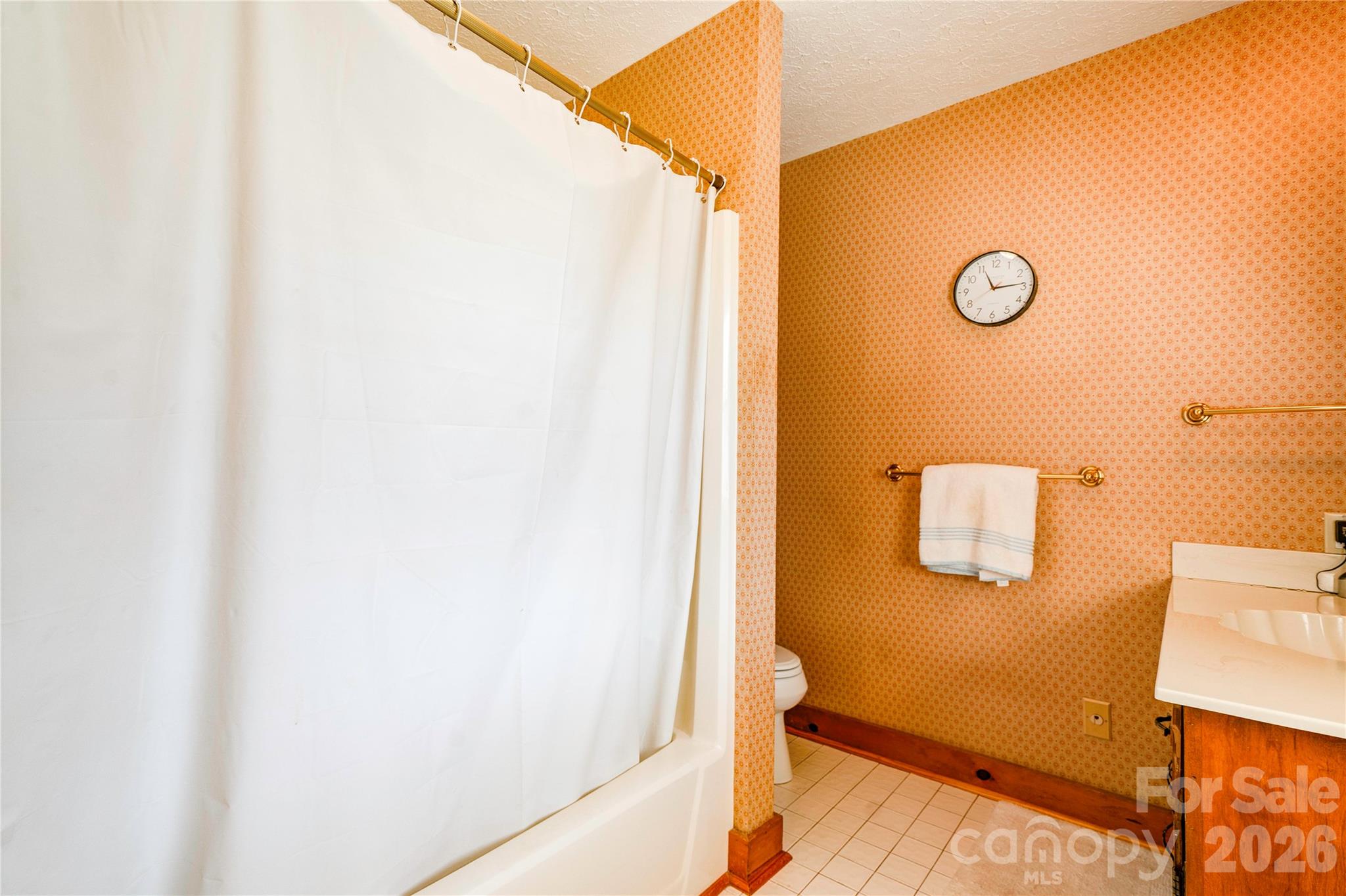 1107 Lake Shore Court — Cherryville