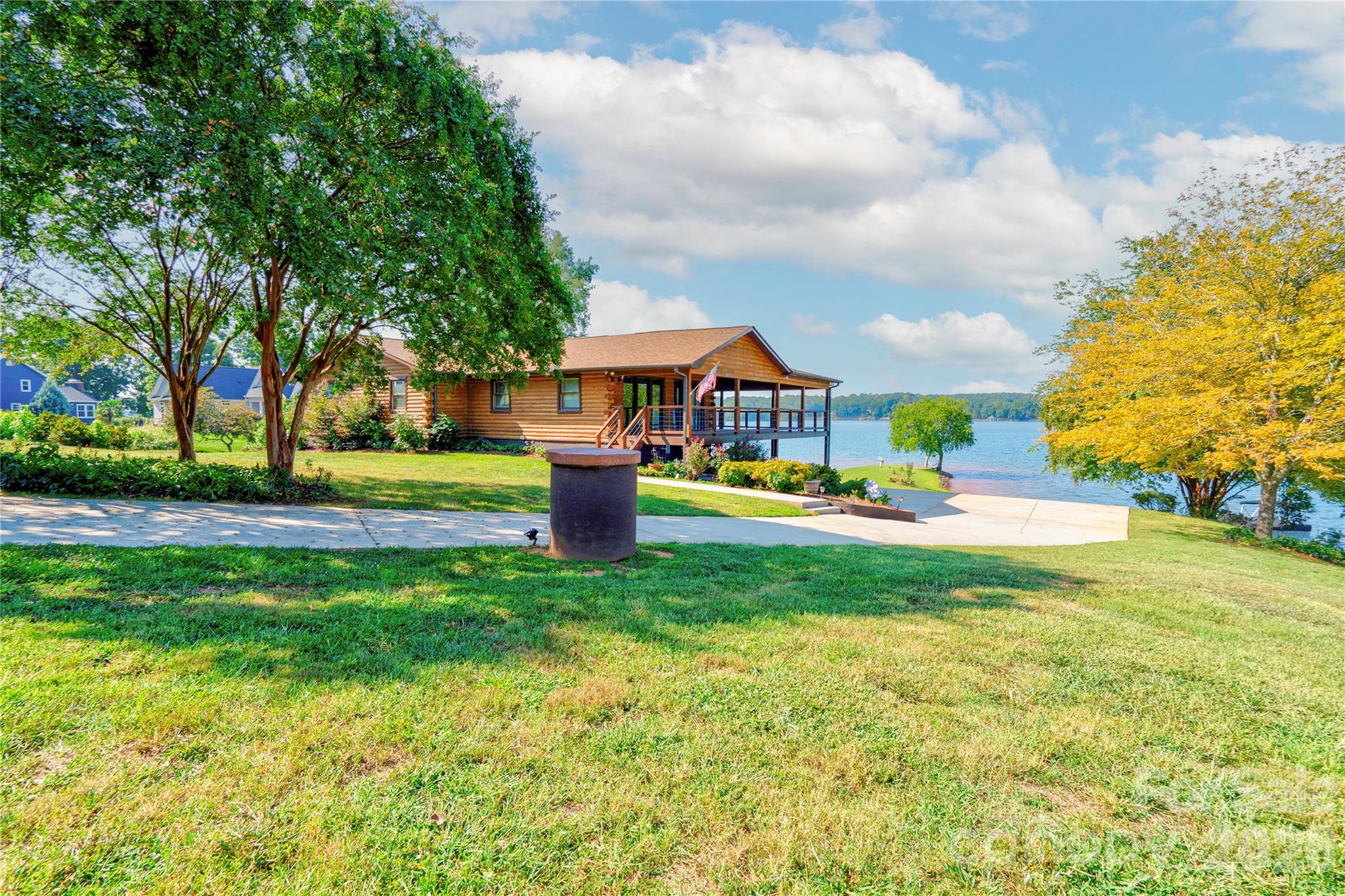 1107 Lake Shore Court — Cherryville