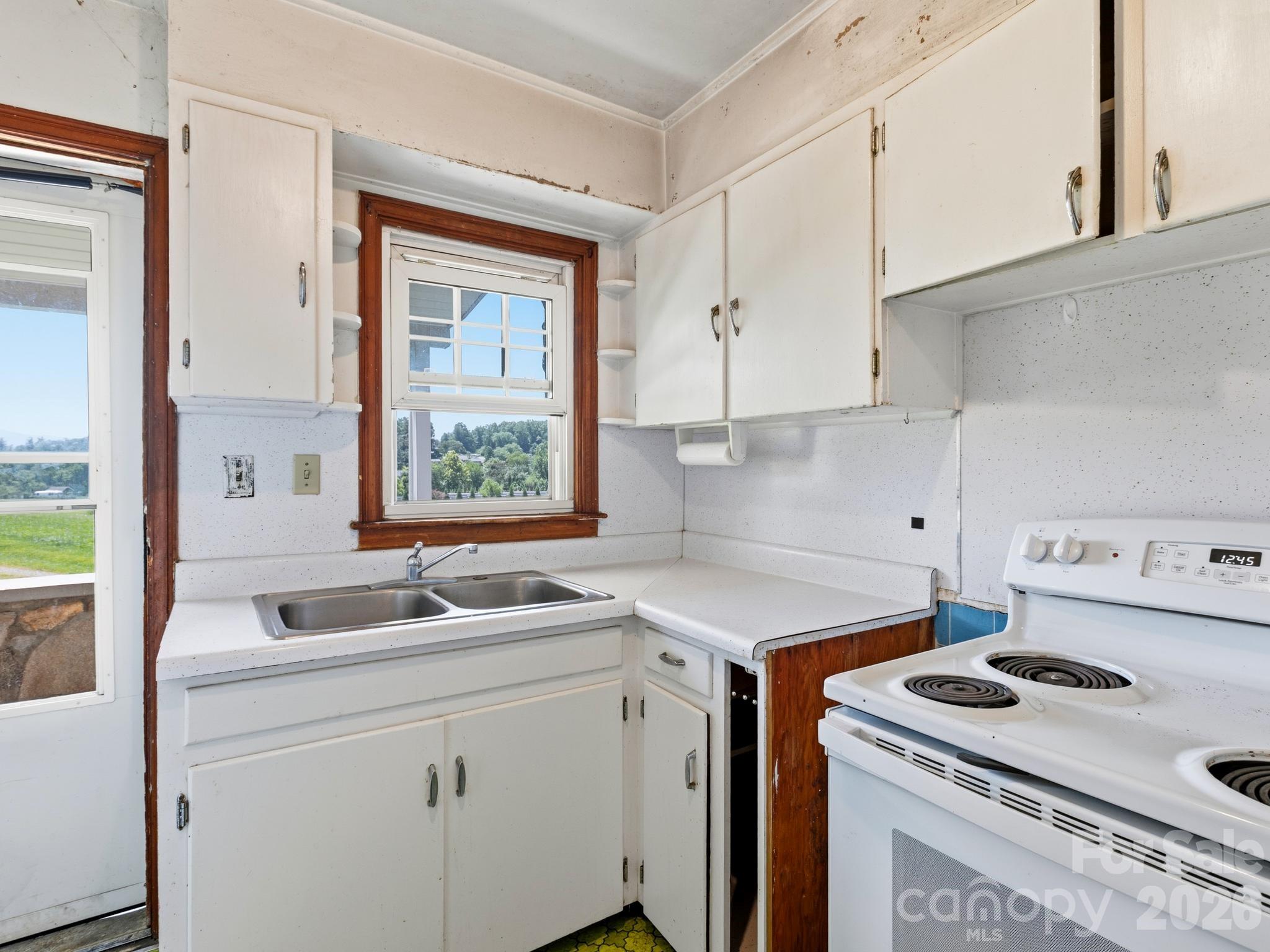 1279 Charlotte Highway — Fairview