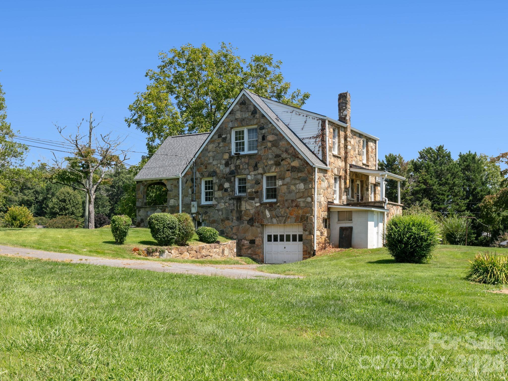 1279 Charlotte Highway — Fairview