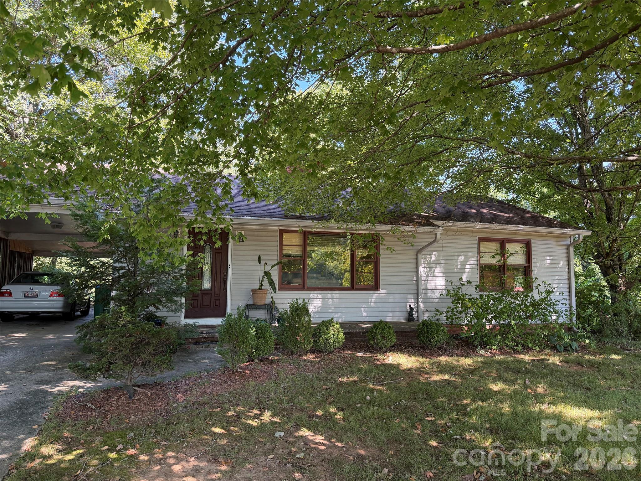 1750 W Ridge Road — Salisbury