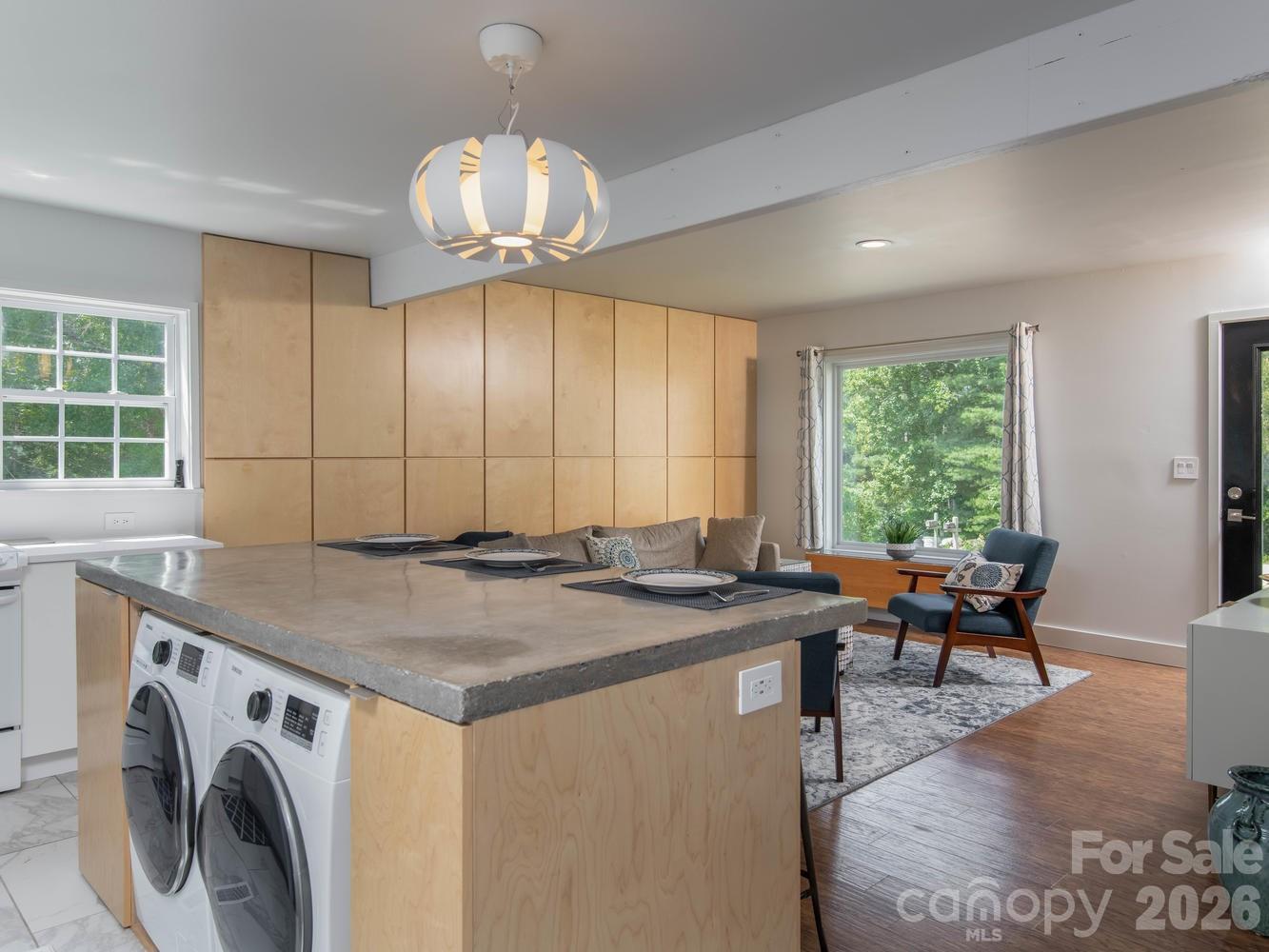 92 Salem Road — Weaverville