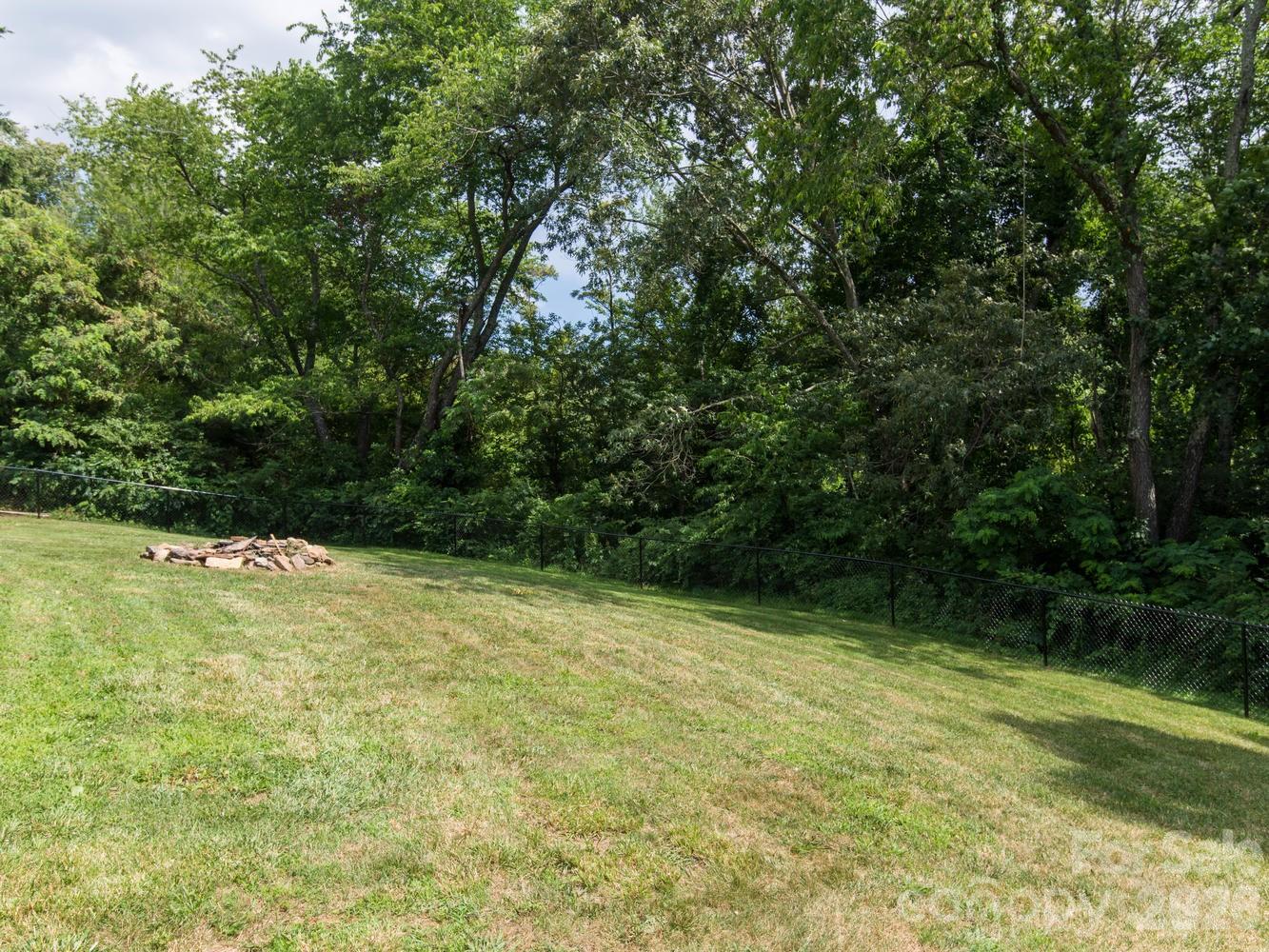 92 Salem Road — Weaverville