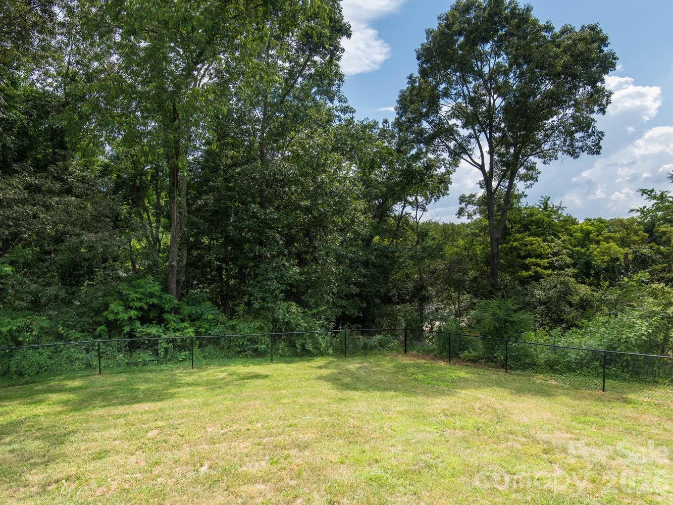 92 Salem Road — Weaverville