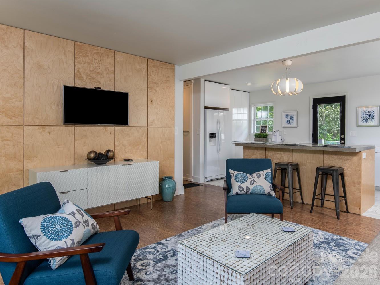 92 Salem Road — Weaverville