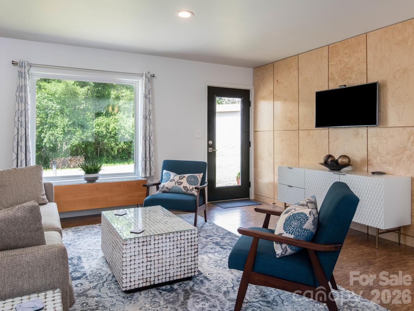 92 Salem Road — Weaverville