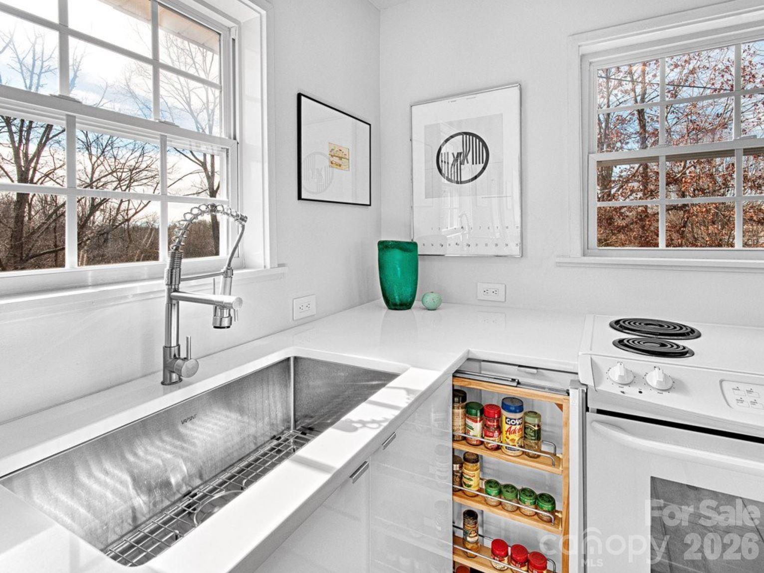 92 Salem Road — Weaverville