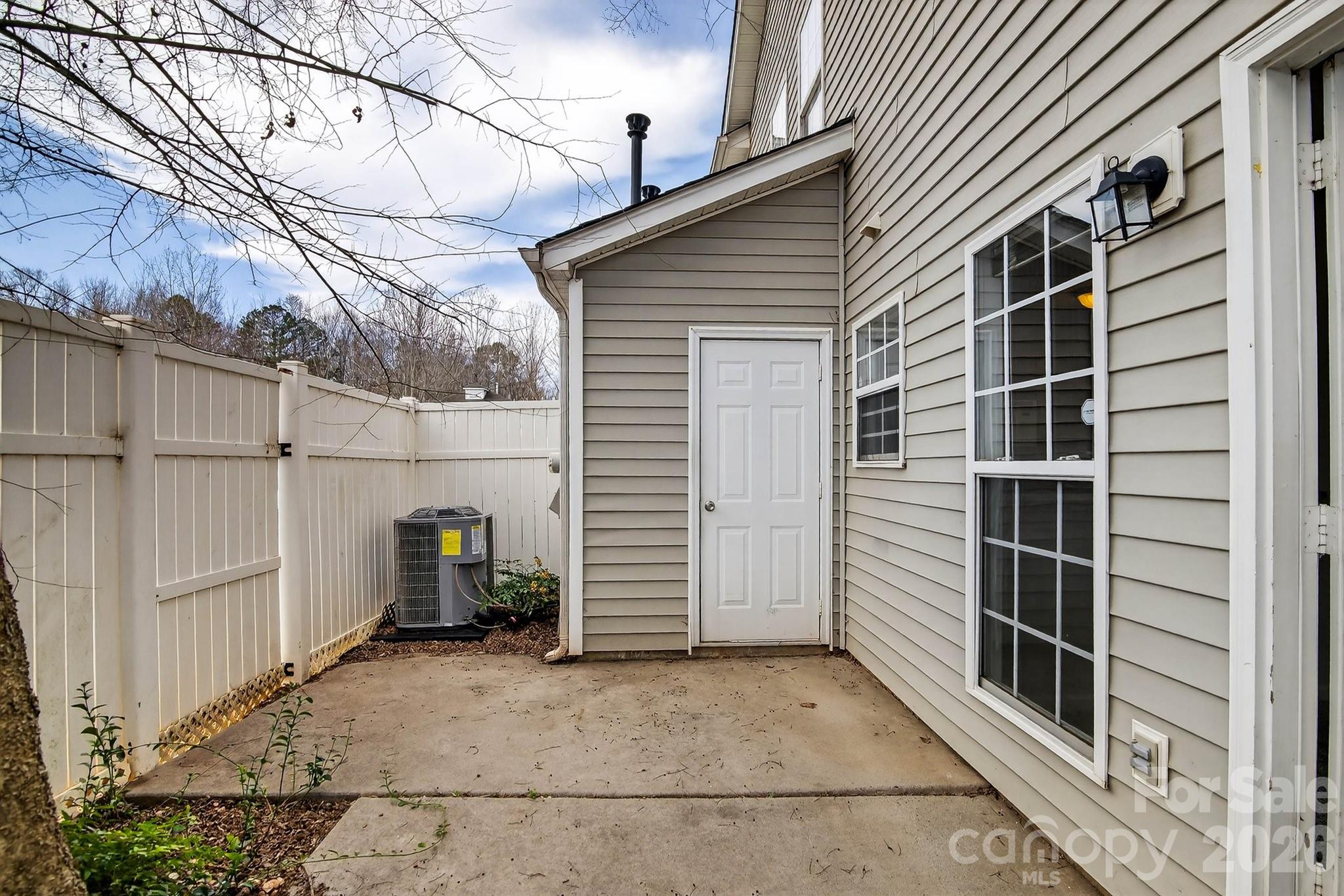 1911 Flushing Court — Charlotte