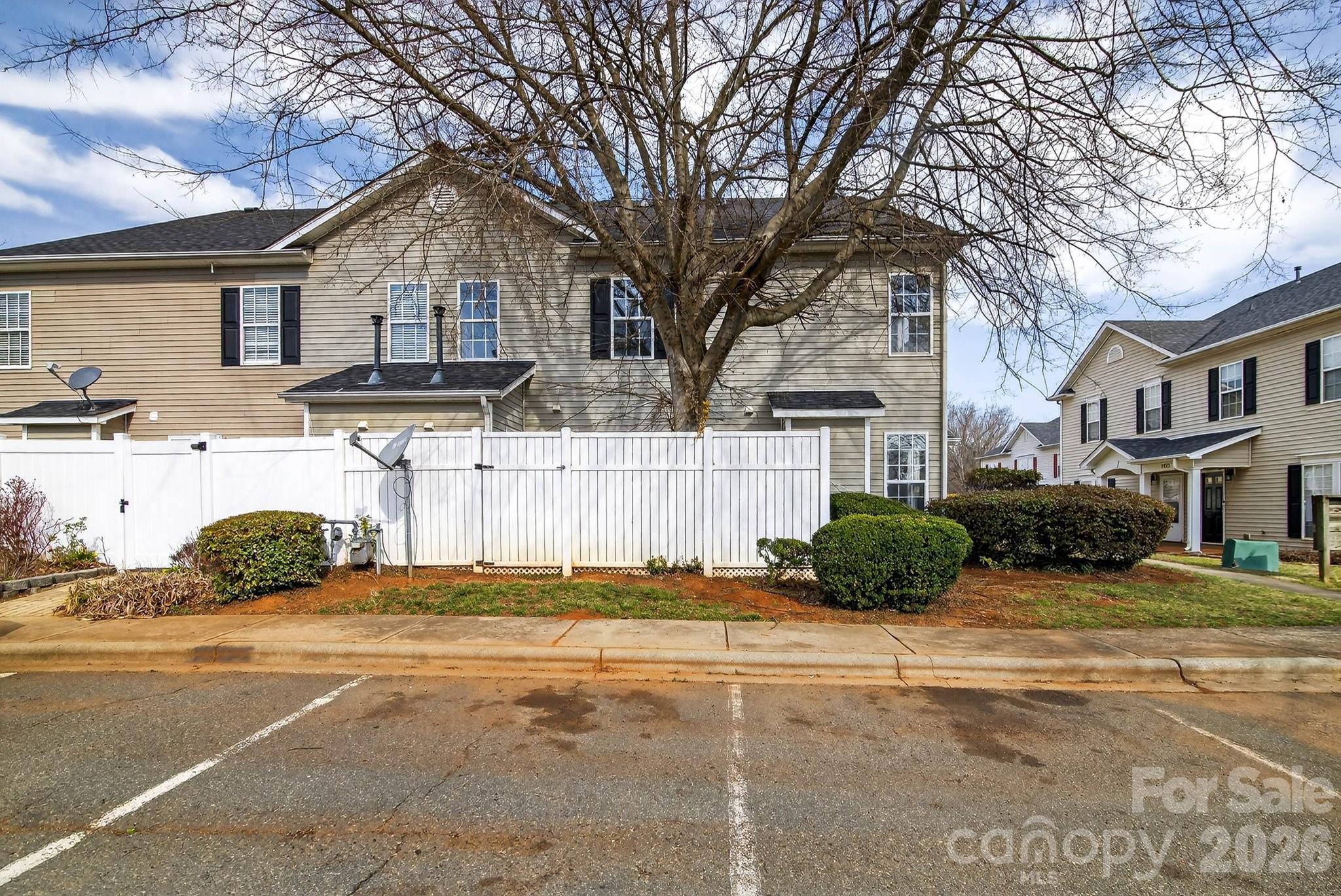 1911 Flushing Court — Charlotte
