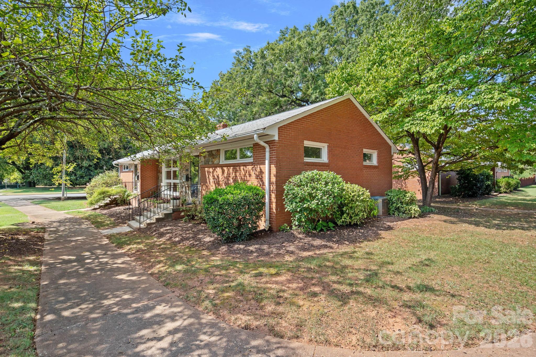 4703 Woodlark Lane — Charlotte
