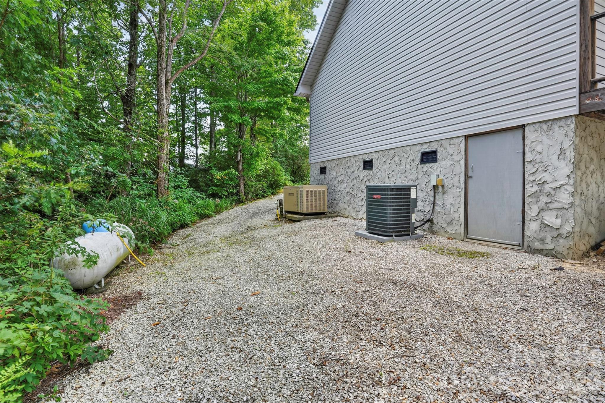 44 Autumn View Drive — Hendersonville