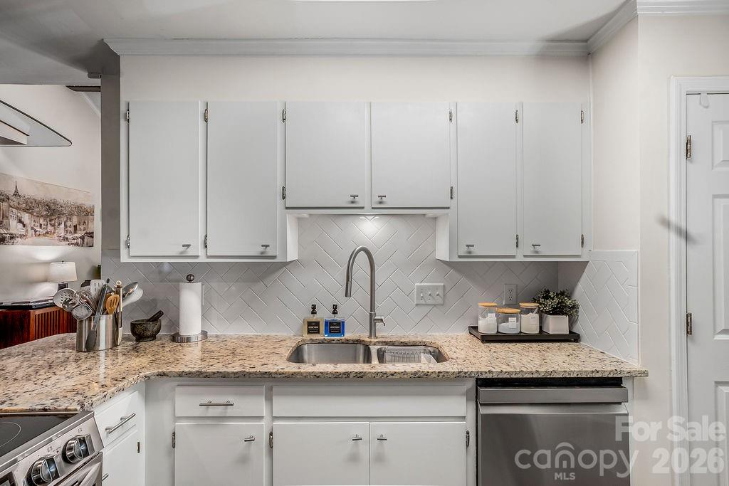 309 Treeline Drive — Belmont
