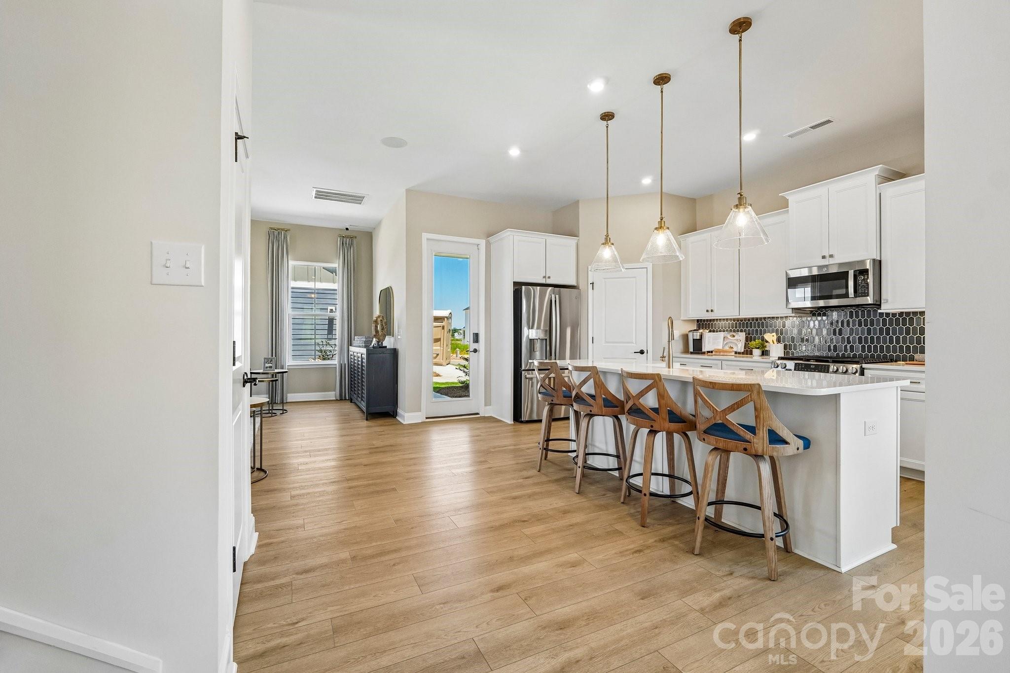 6101 Daisy Dale Drive — Pineville