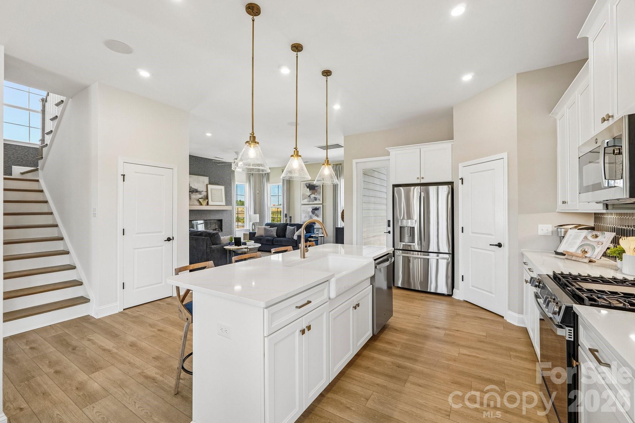 6101 Daisy Dale Drive — Pineville