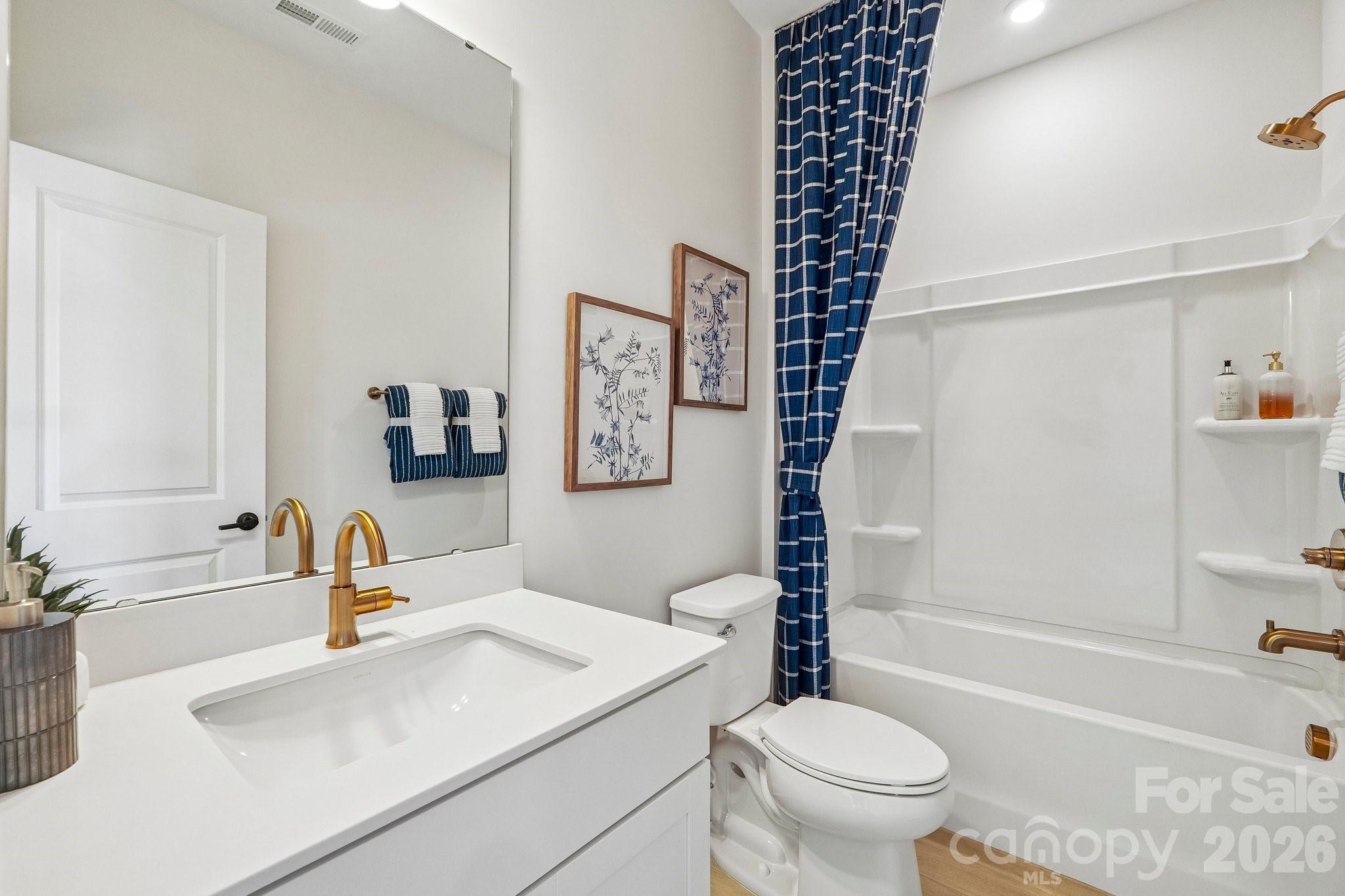 6101 Daisy Dale Drive — Pineville