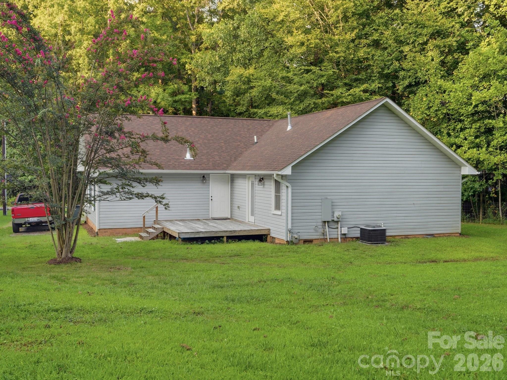 806 Costner Street — Lowell