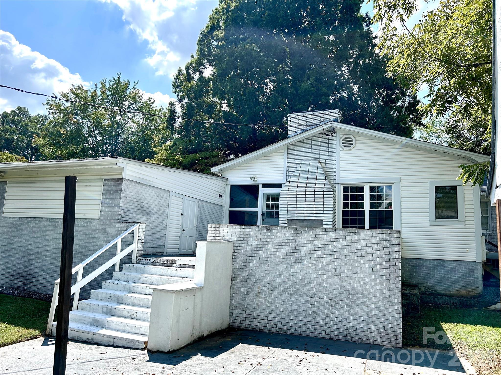 2255 Falmouth Road — Charlotte