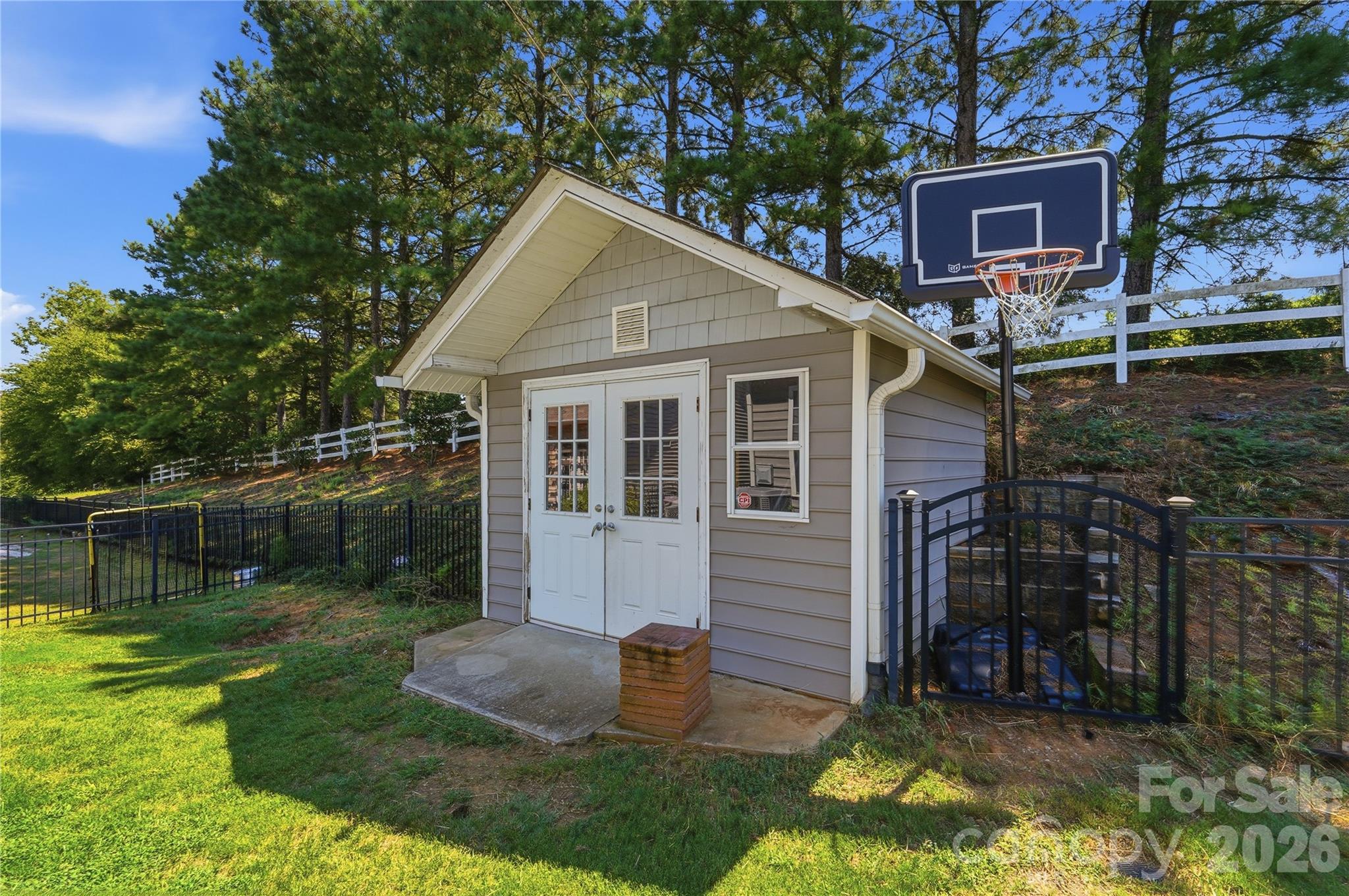 3559 Valiant Avenue SW — Concord