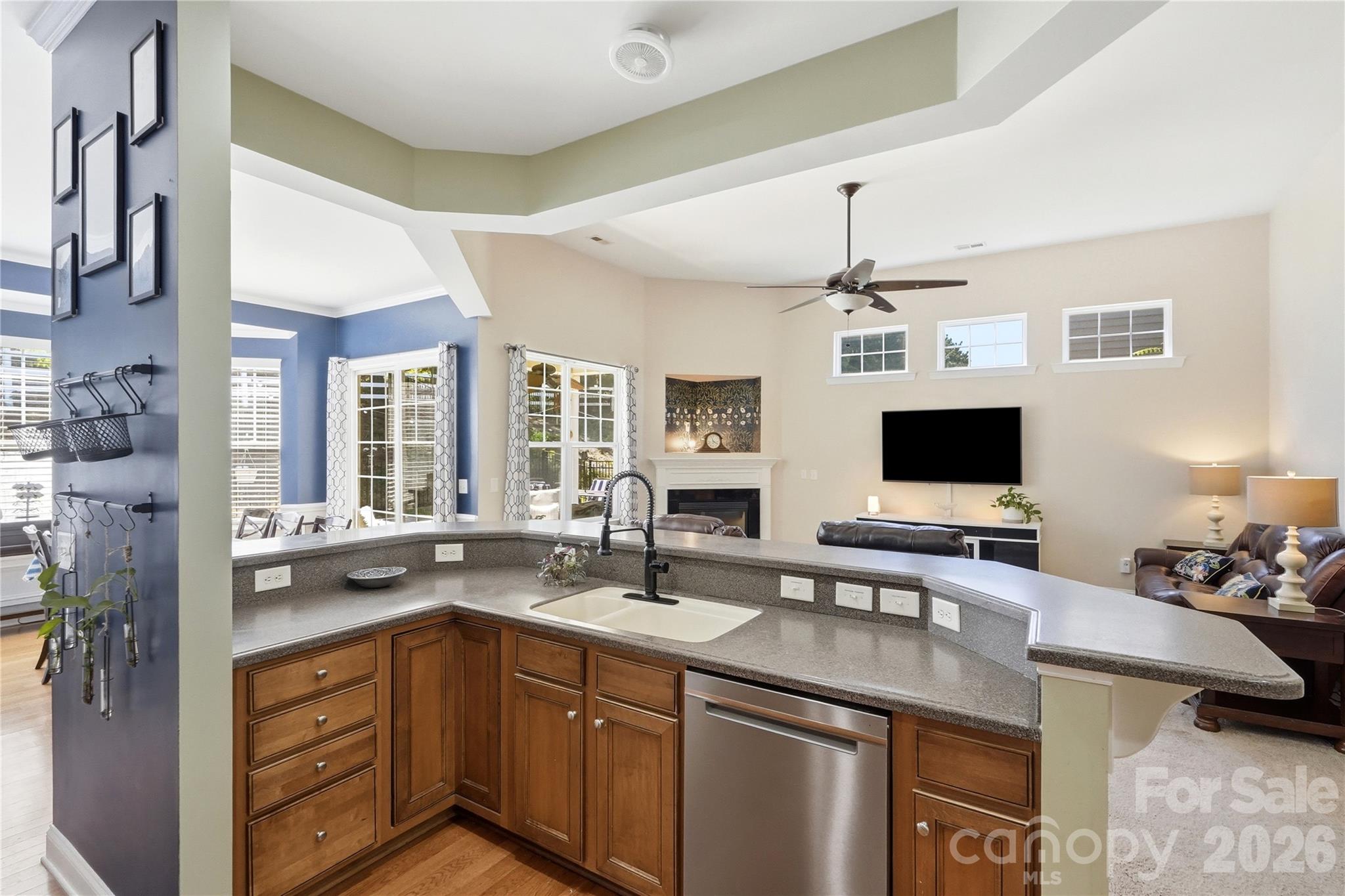 3559 Valiant Avenue SW — Concord