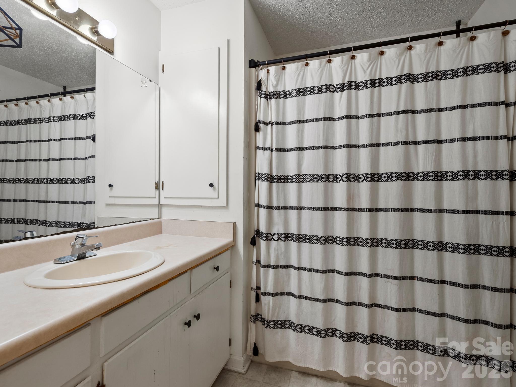 689 S Trade Street — Tryon
