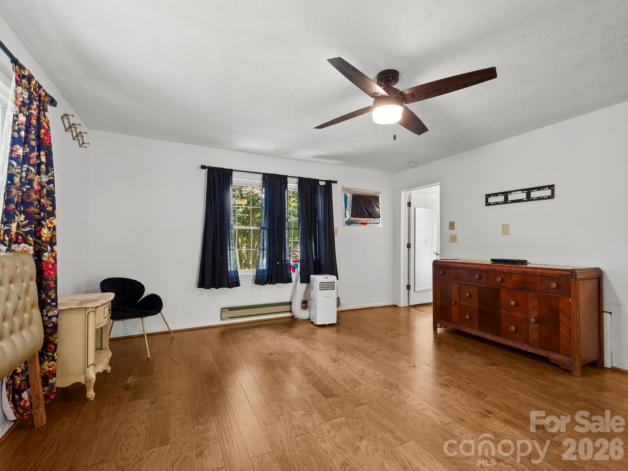 689 S Trade Street — Tryon