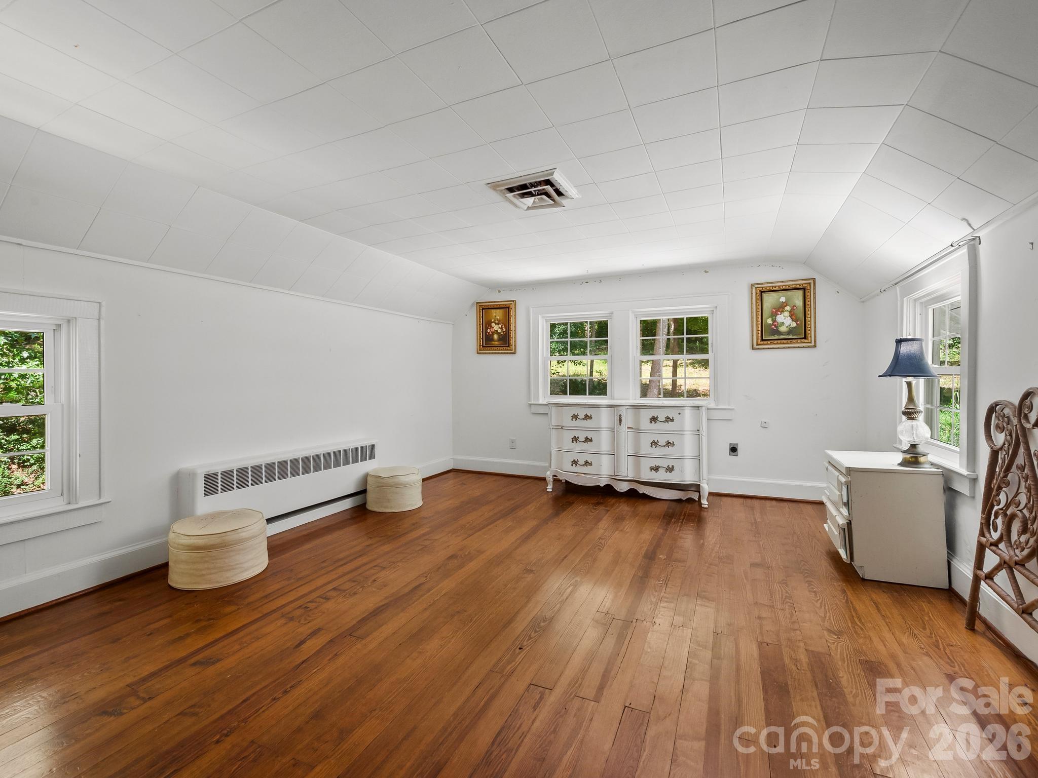 689 S Trade Street — Tryon