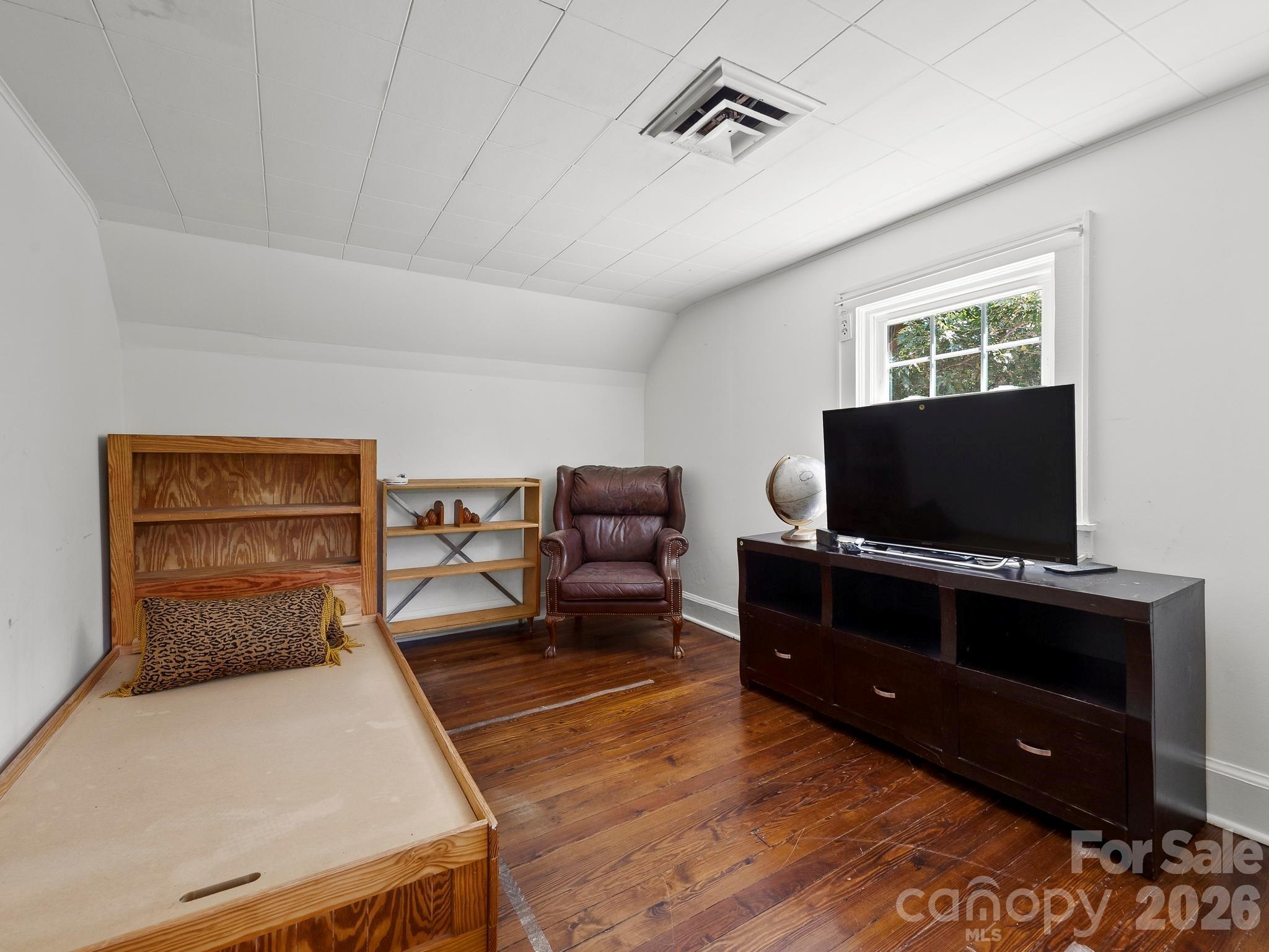 689 S Trade Street — Tryon