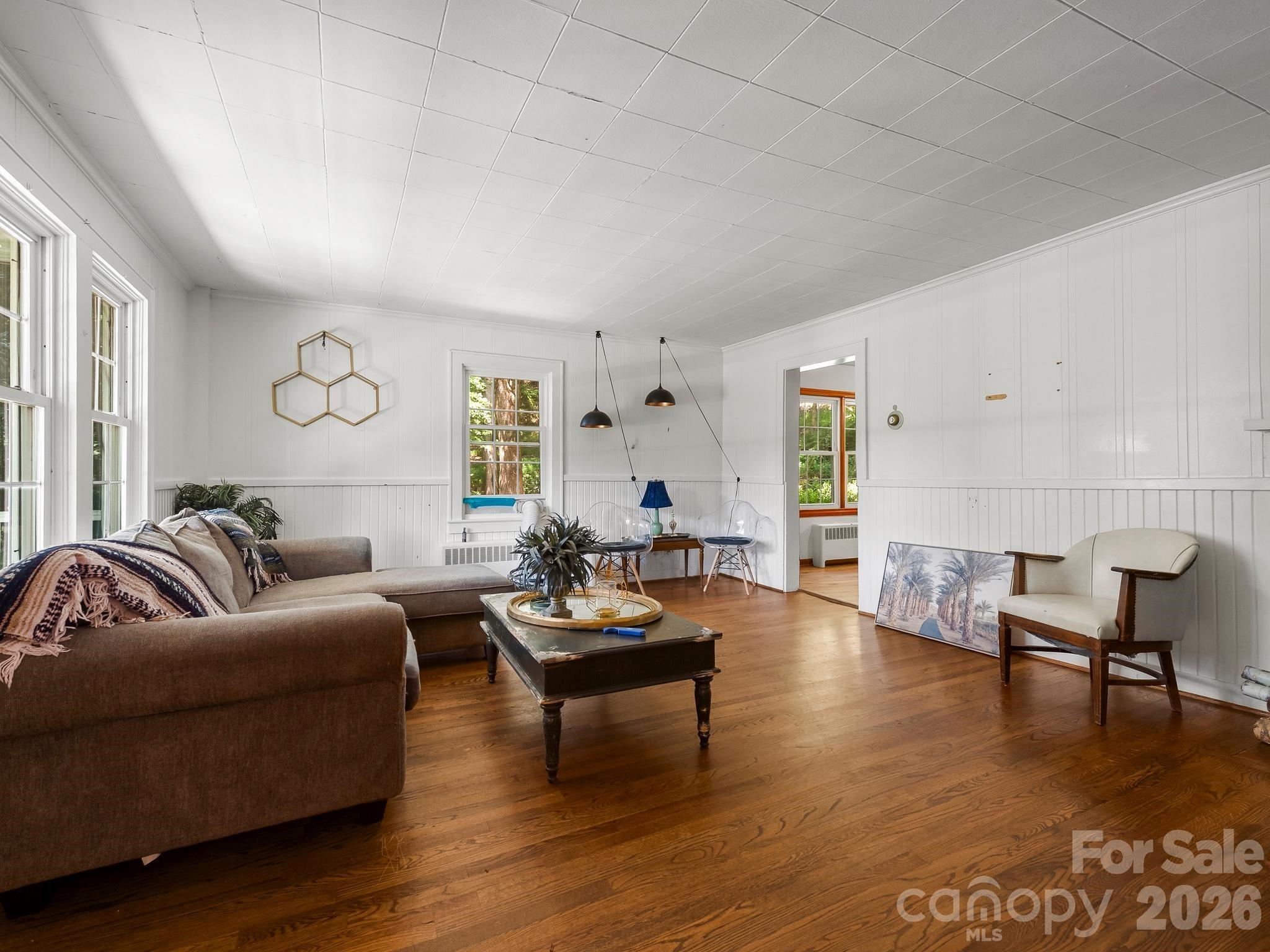 689 S Trade Street — Tryon