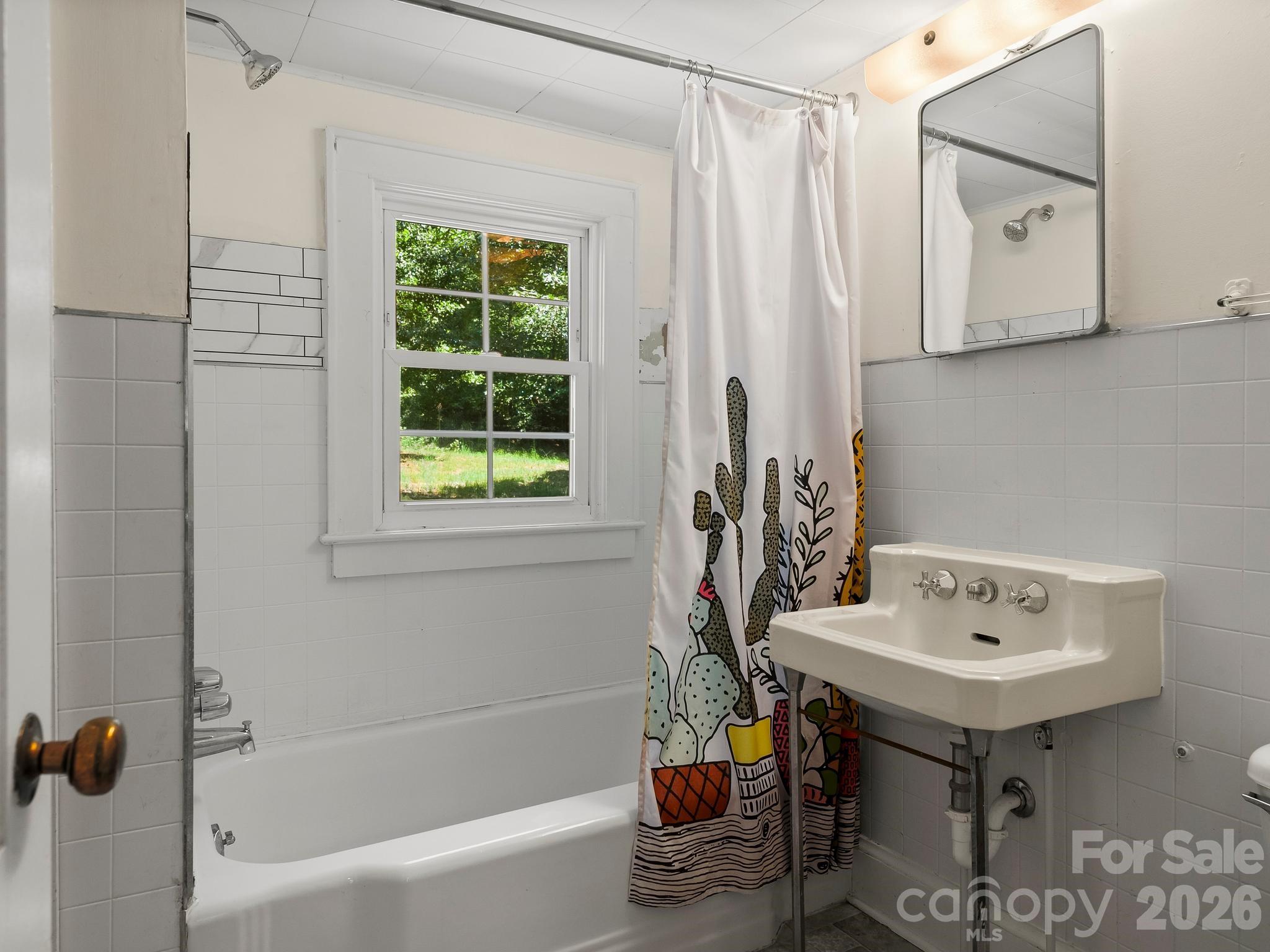689 S Trade Street — Tryon