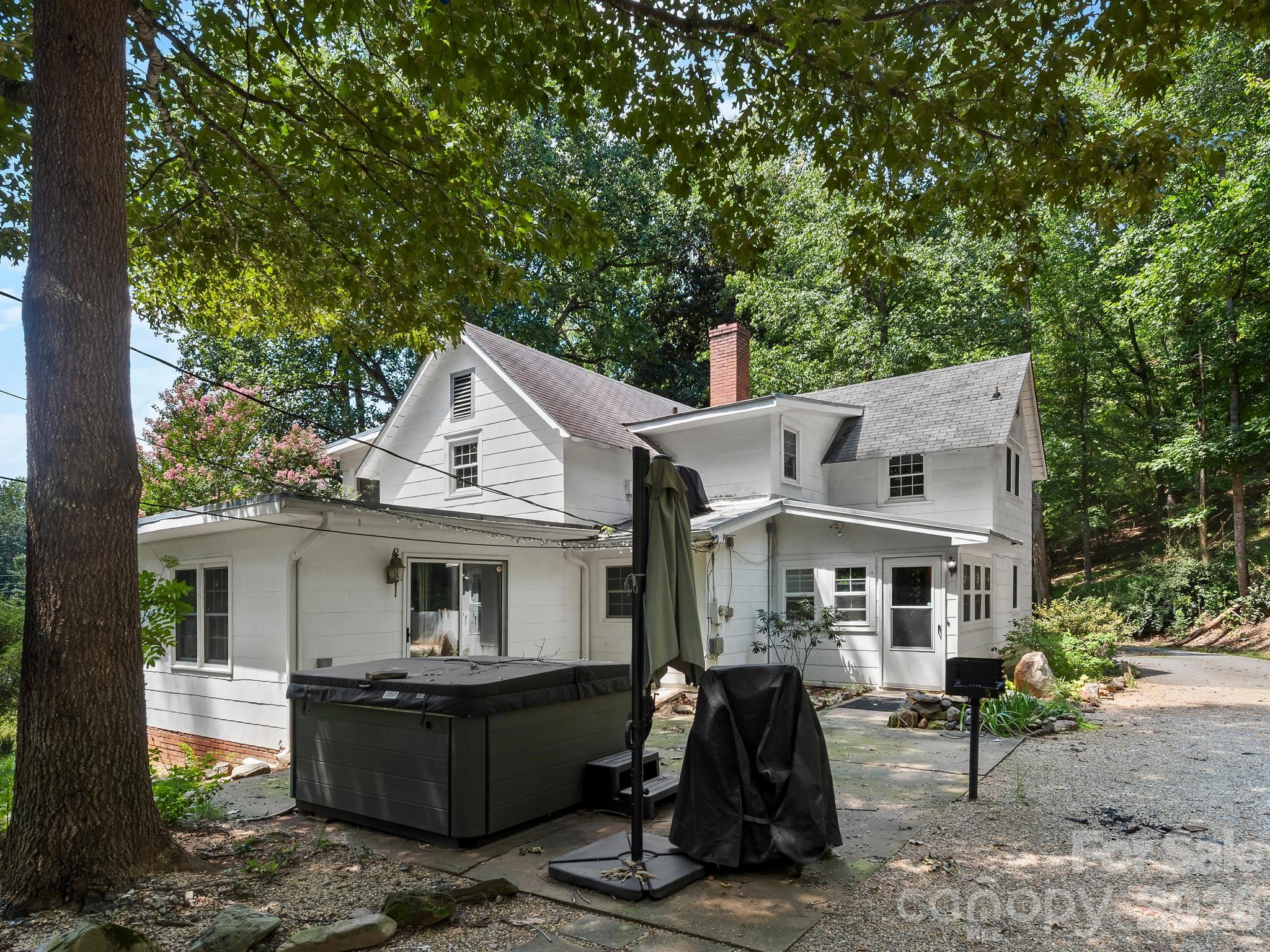 689 S Trade Street — Tryon