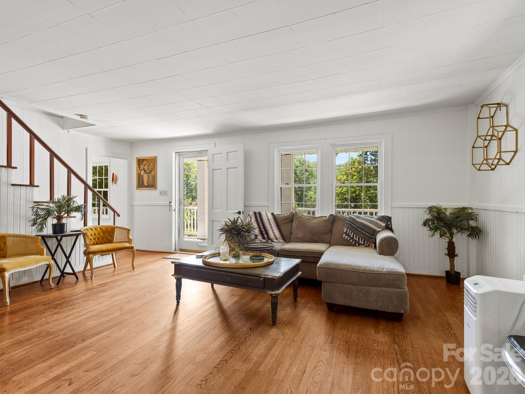 689 S Trade Street — Tryon