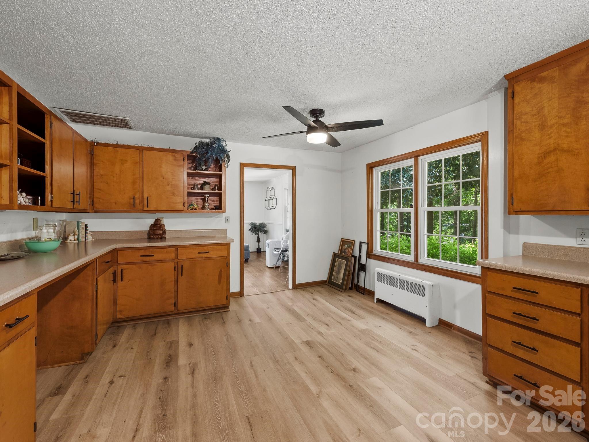 689 S Trade Street — Tryon