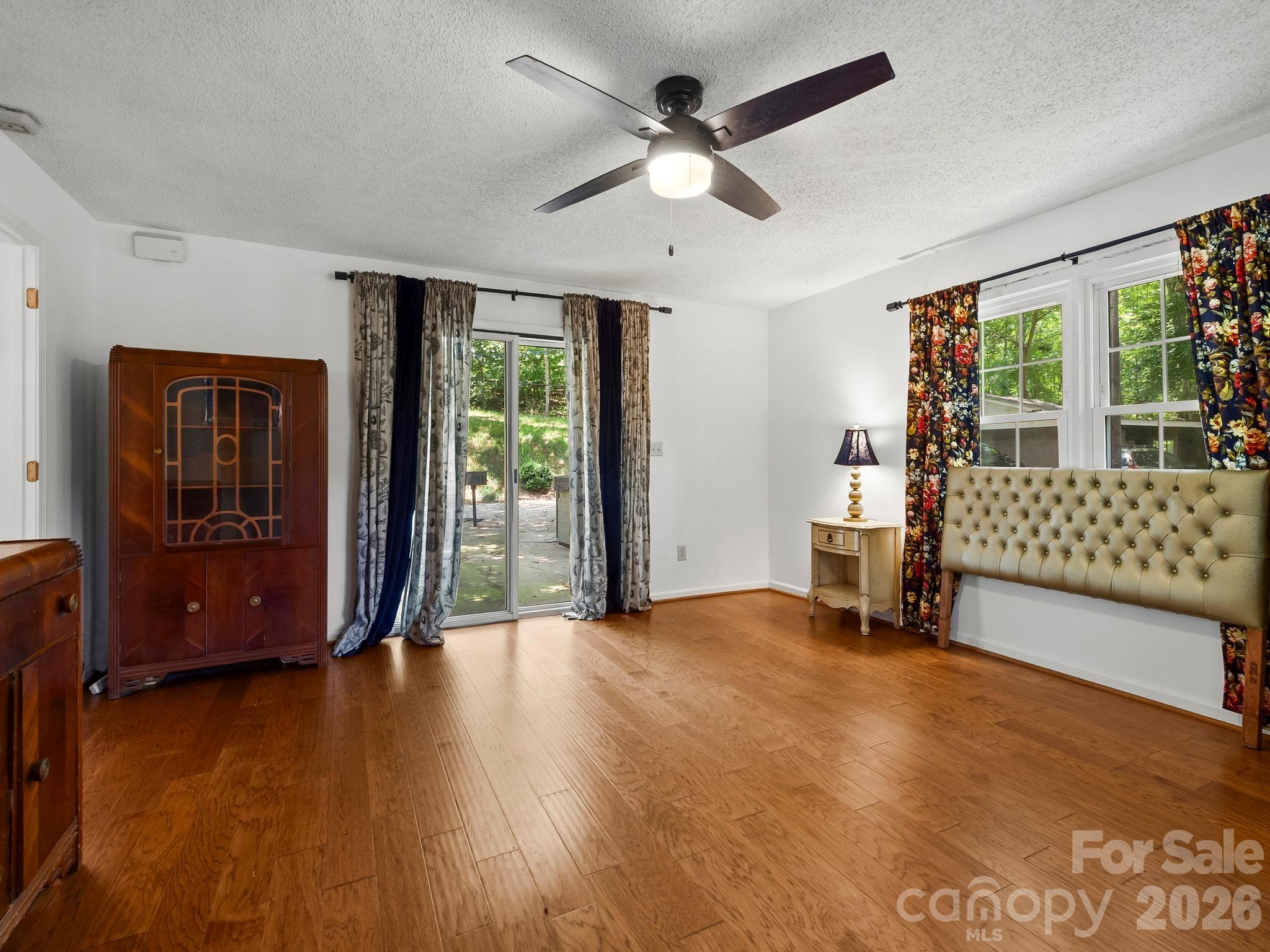 689 S Trade Street — Tryon