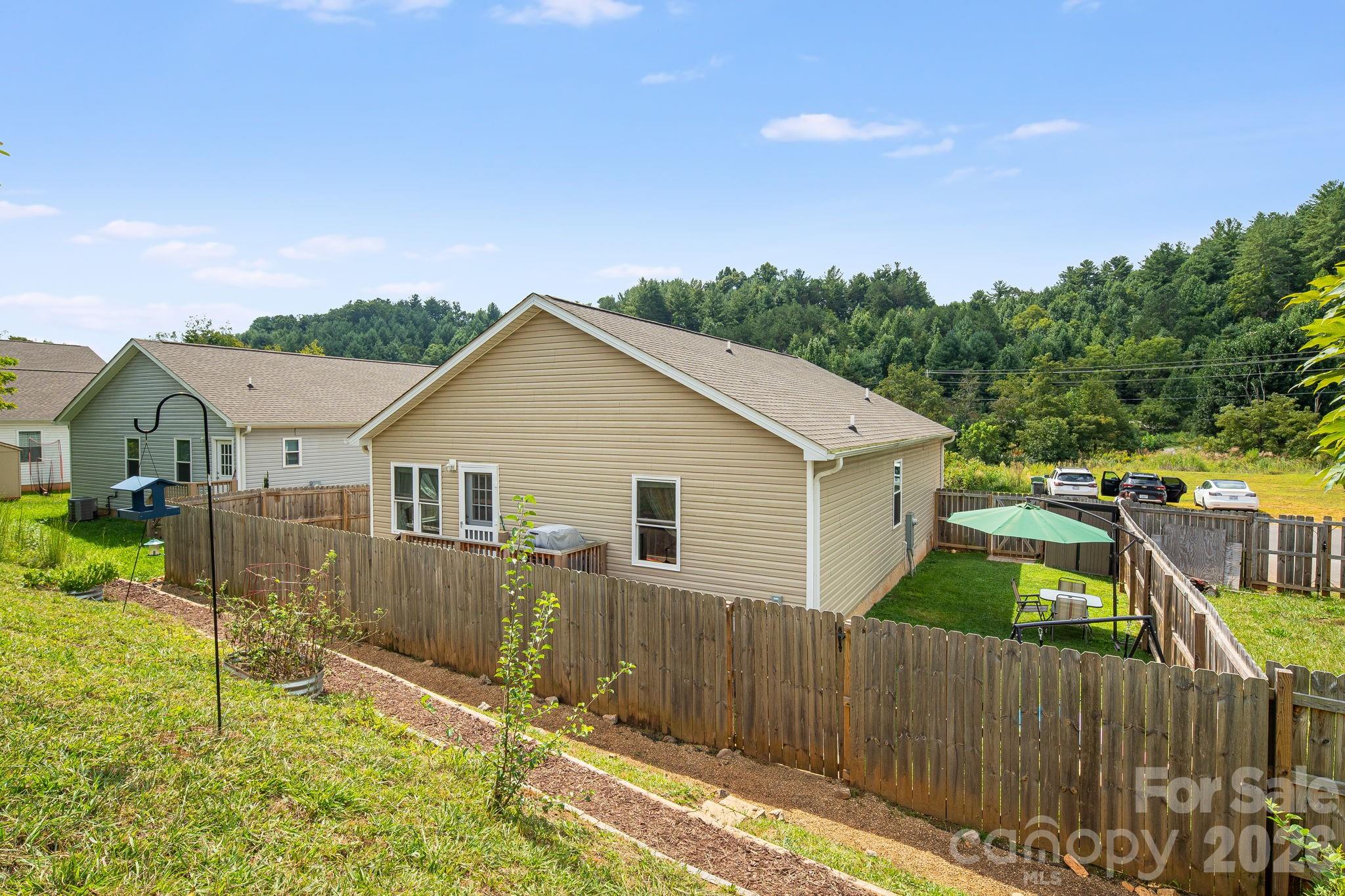 40 Quinn Hill Lane — Mars Hill