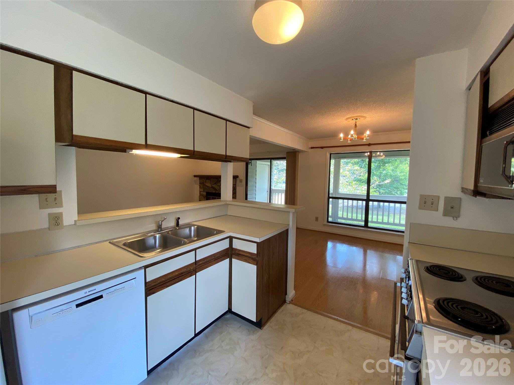 7962 Greenside Court — Charlotte