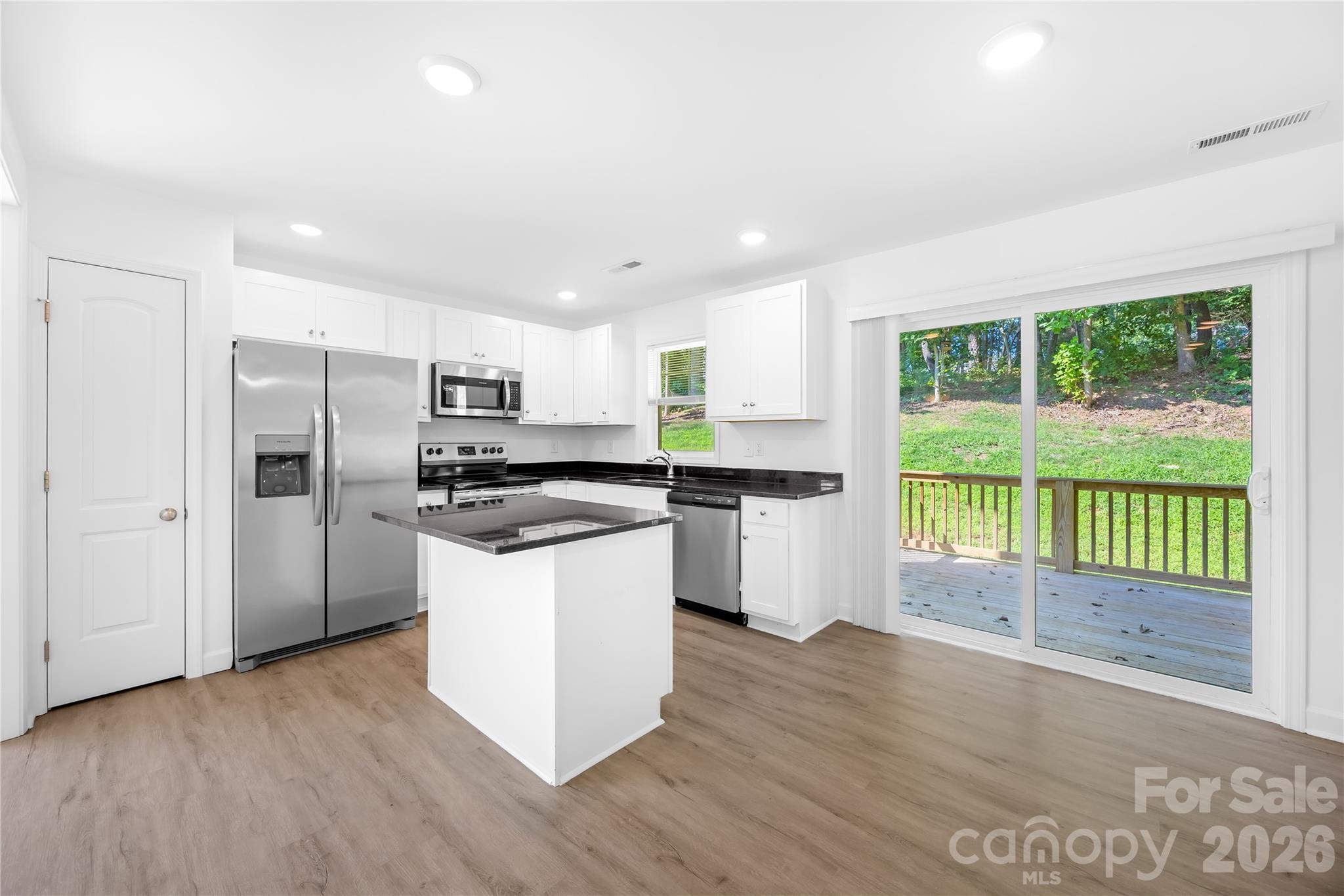 240 Valleybrook Lane — Troutman