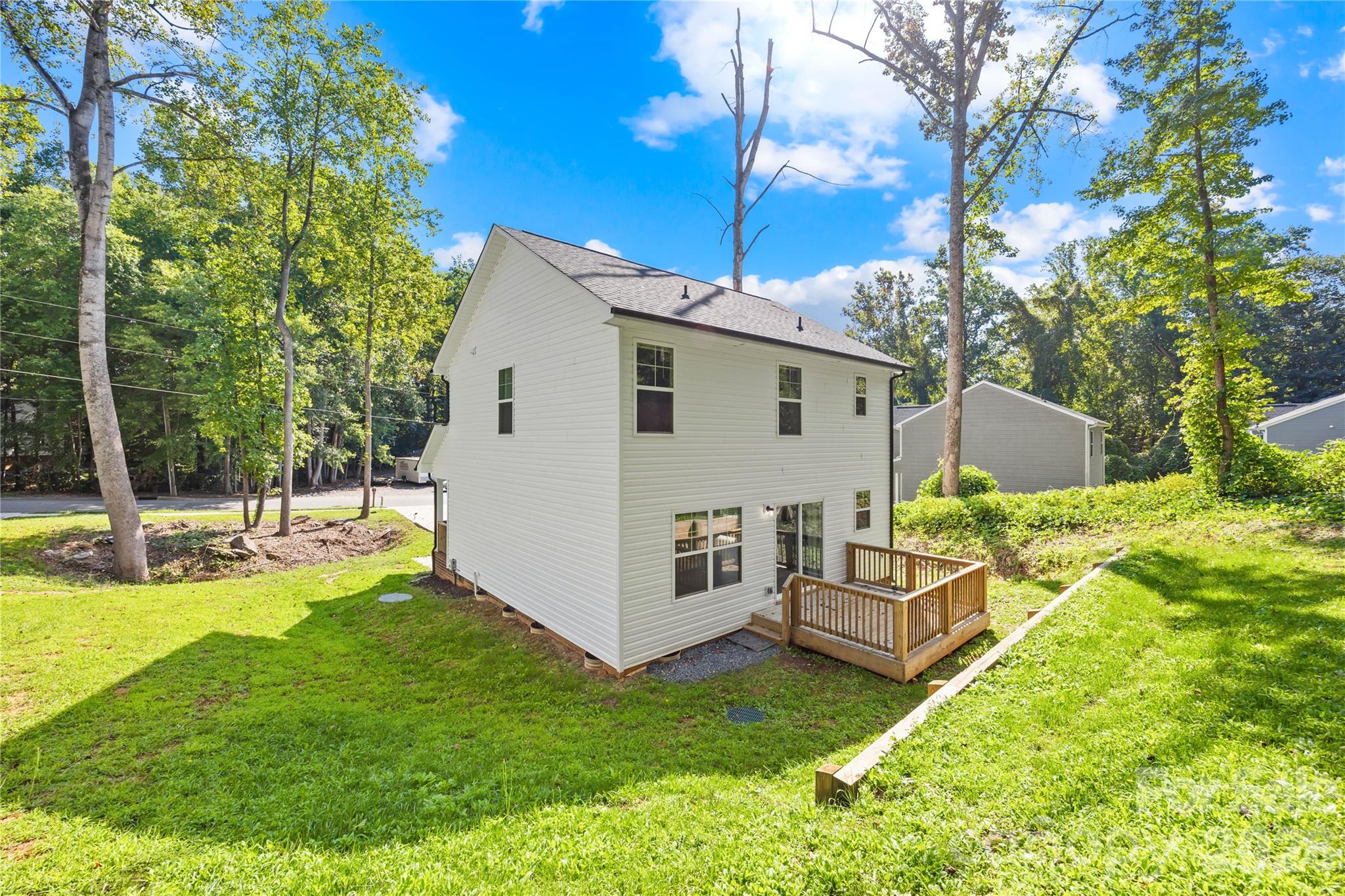 242 Valleybrook Lane — Troutman