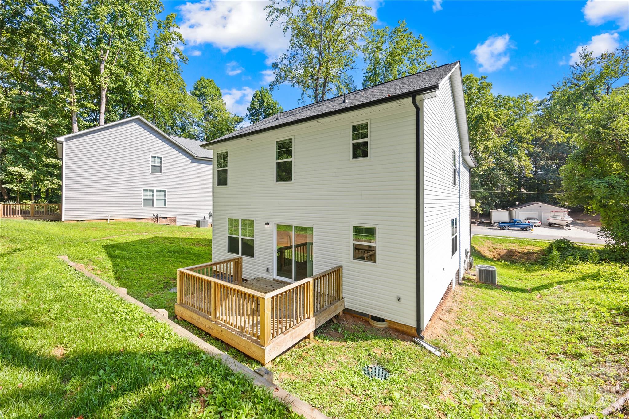 242 Valleybrook Lane — Troutman