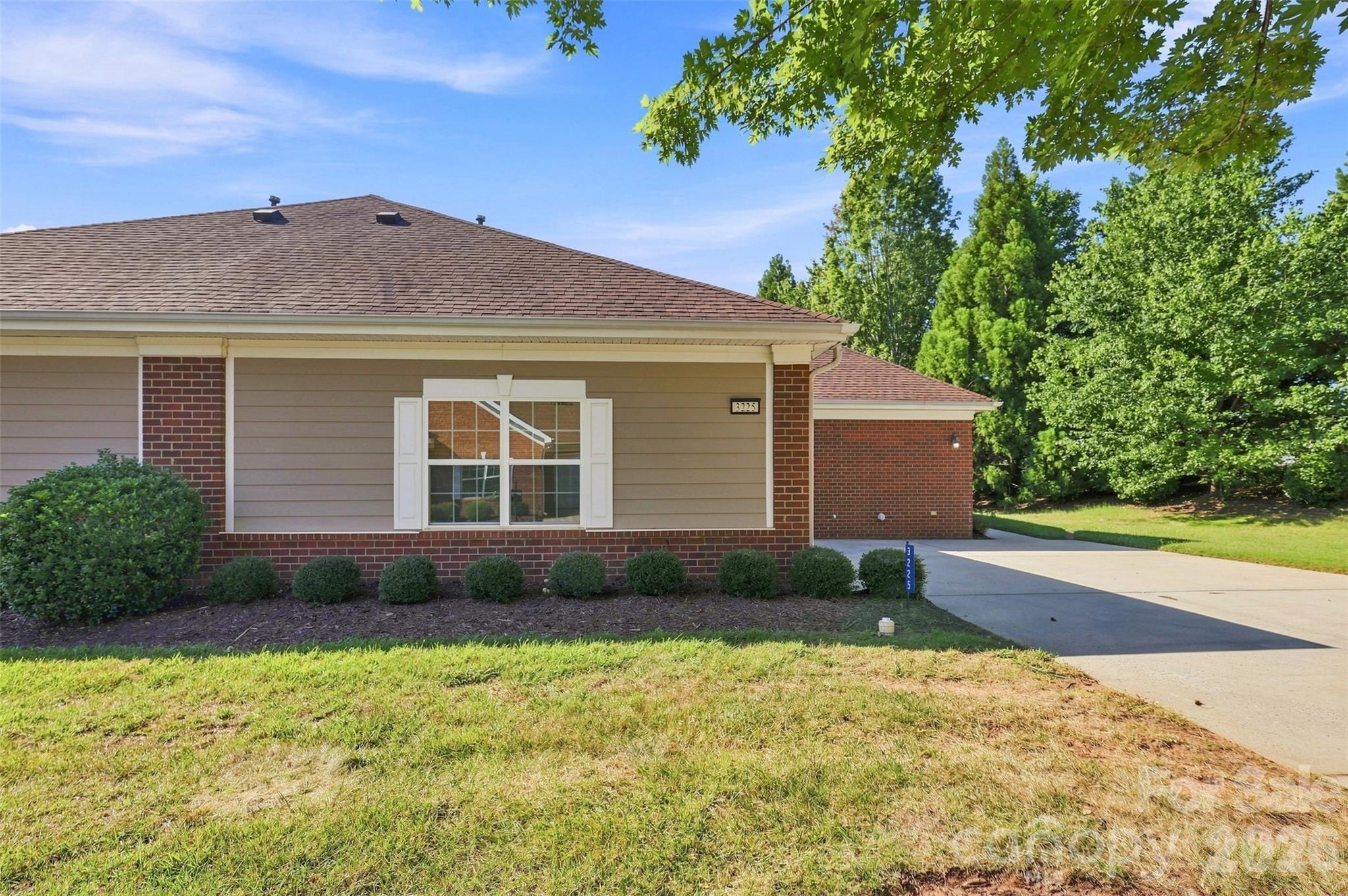 3225 Abbey Walk Lane — Matthews