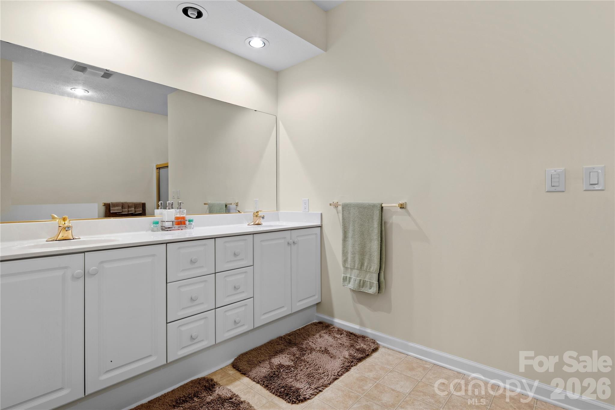 14 Country Meadows Lane — Hendersonville