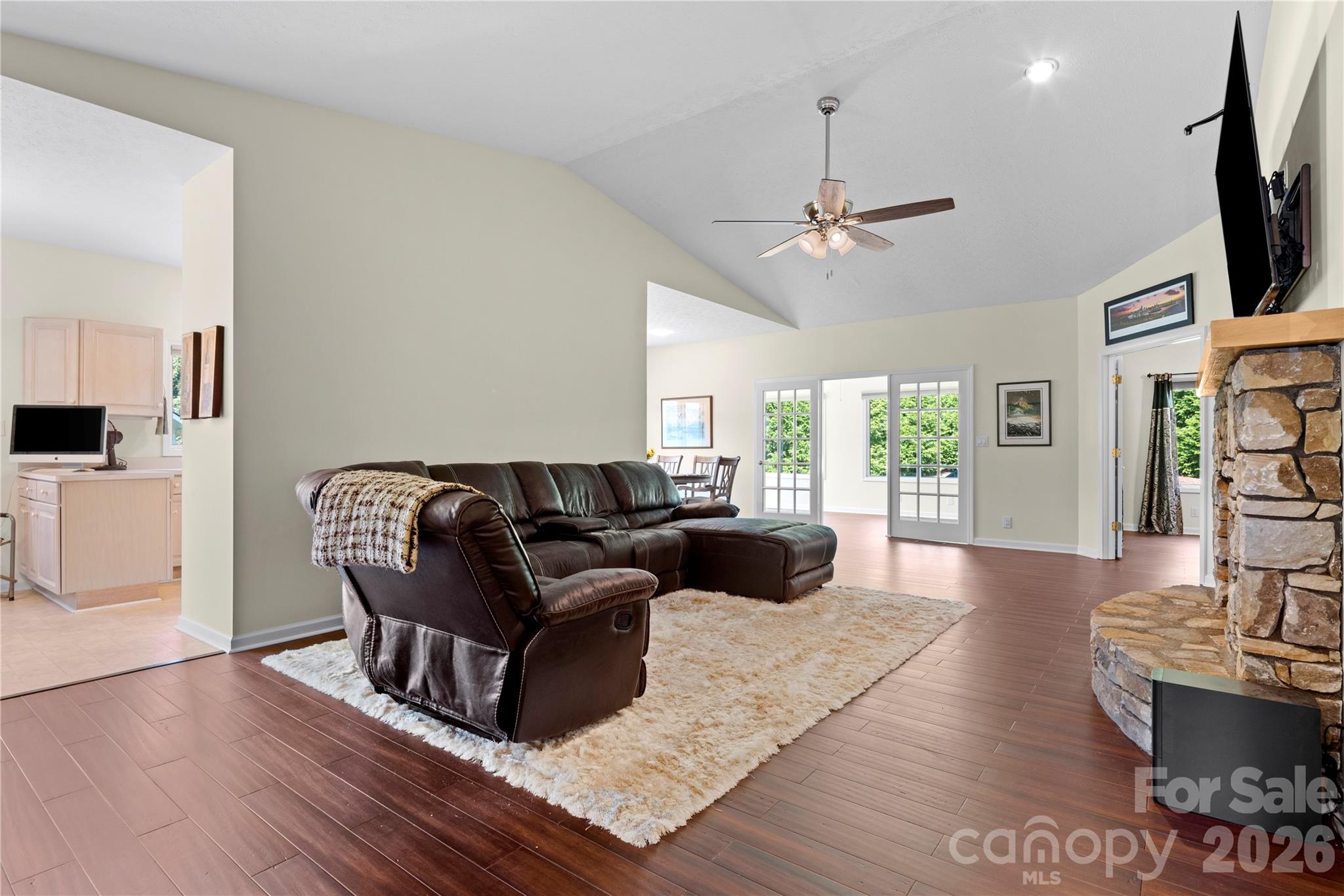14 Country Meadows Lane — Hendersonville