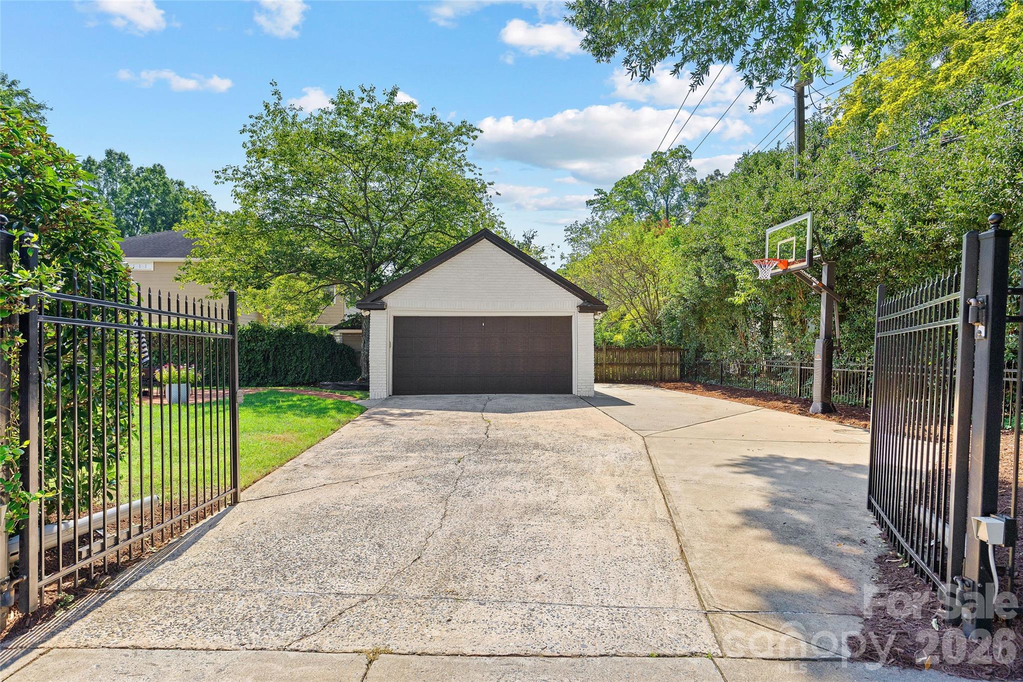 2000 Beverly Drive — Charlotte