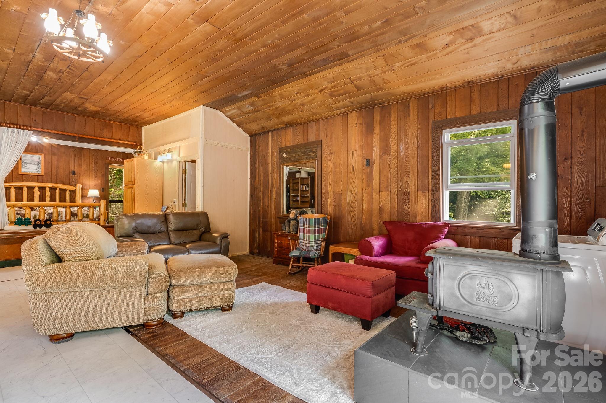 1712 Little Creek Road — Hot Springs