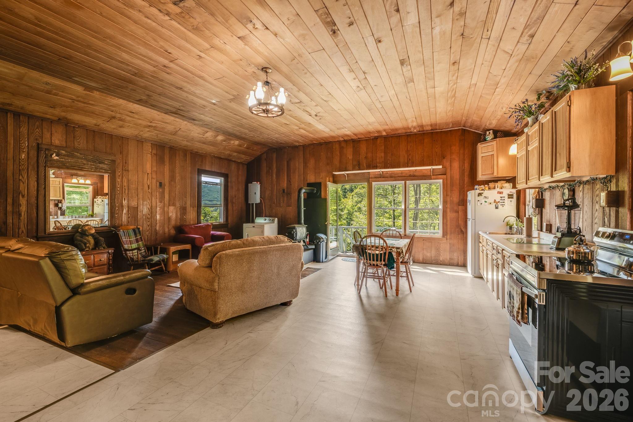 1712 Little Creek Road — Hot Springs
